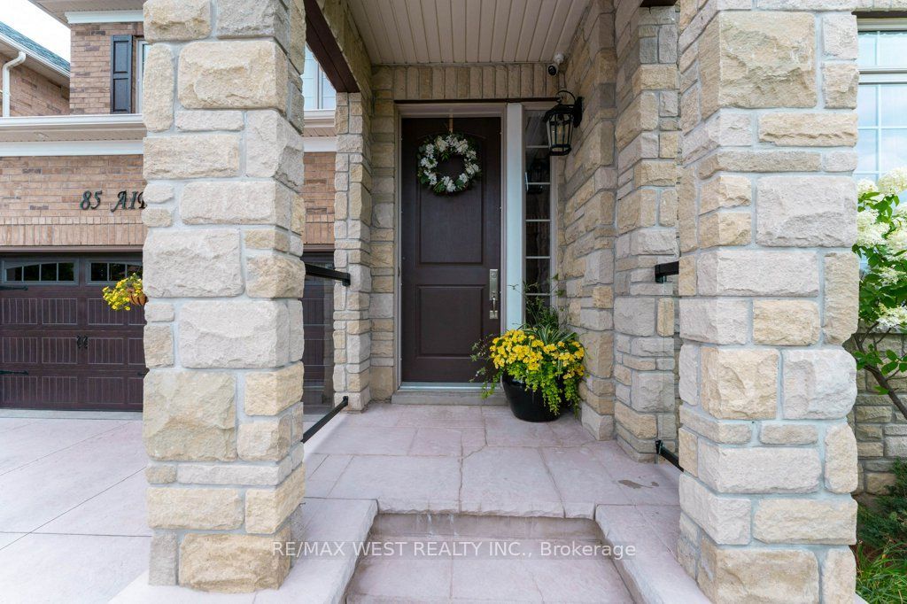 85 Aird Court, Milton, ON L9T 8B6 photo 4