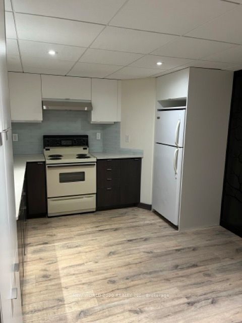 21 Flamingo Crescent Unit 2, Toronto, ON M6M 4E9 photo 3