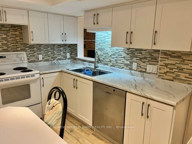 21 Flamingo Crescent Unit 1, Toronto, ON M6M 4E9 photo 3