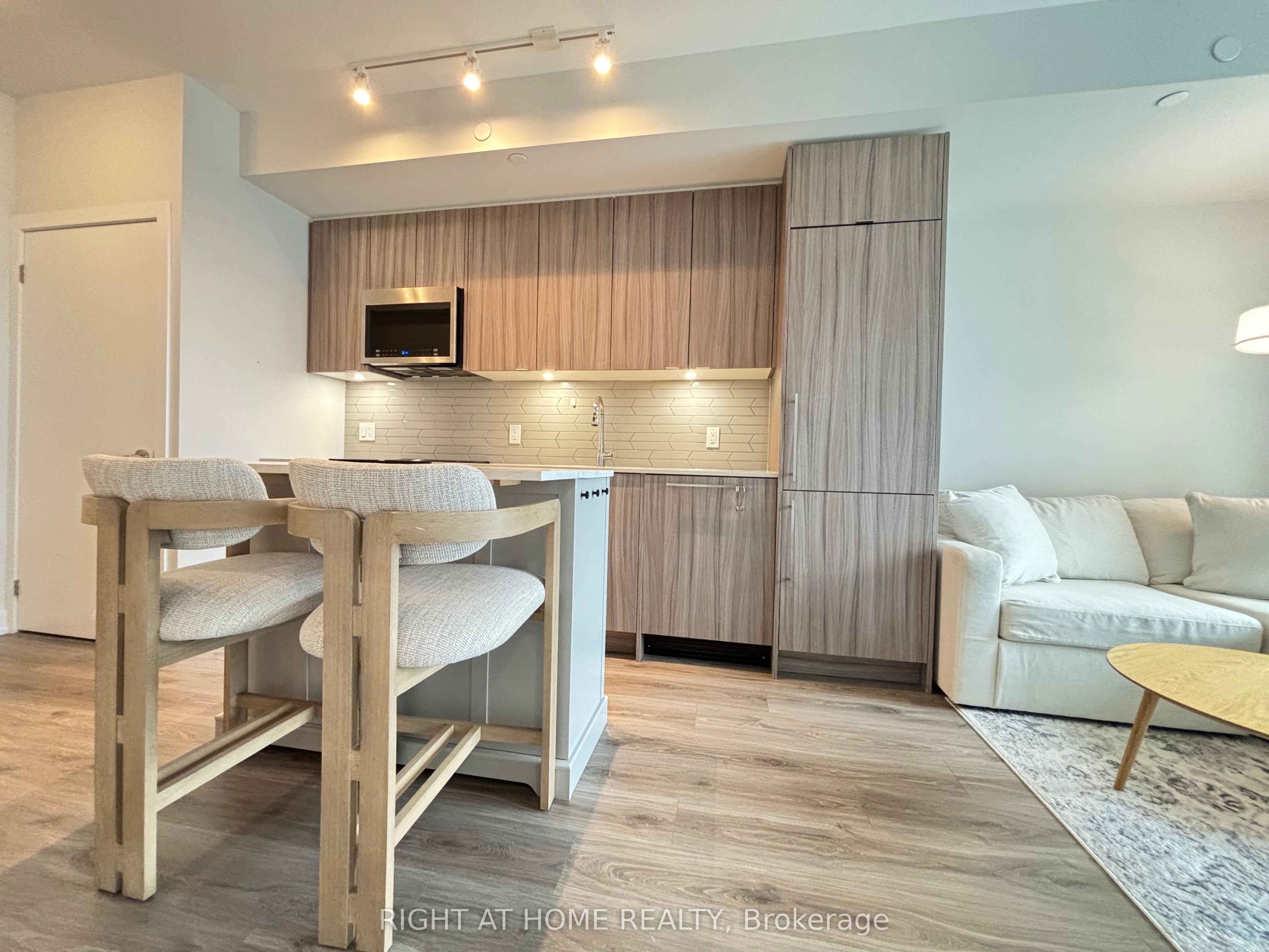 4130 Parkside Village Drive 1707, Mississauga, ON L5B 0L7 photo 4