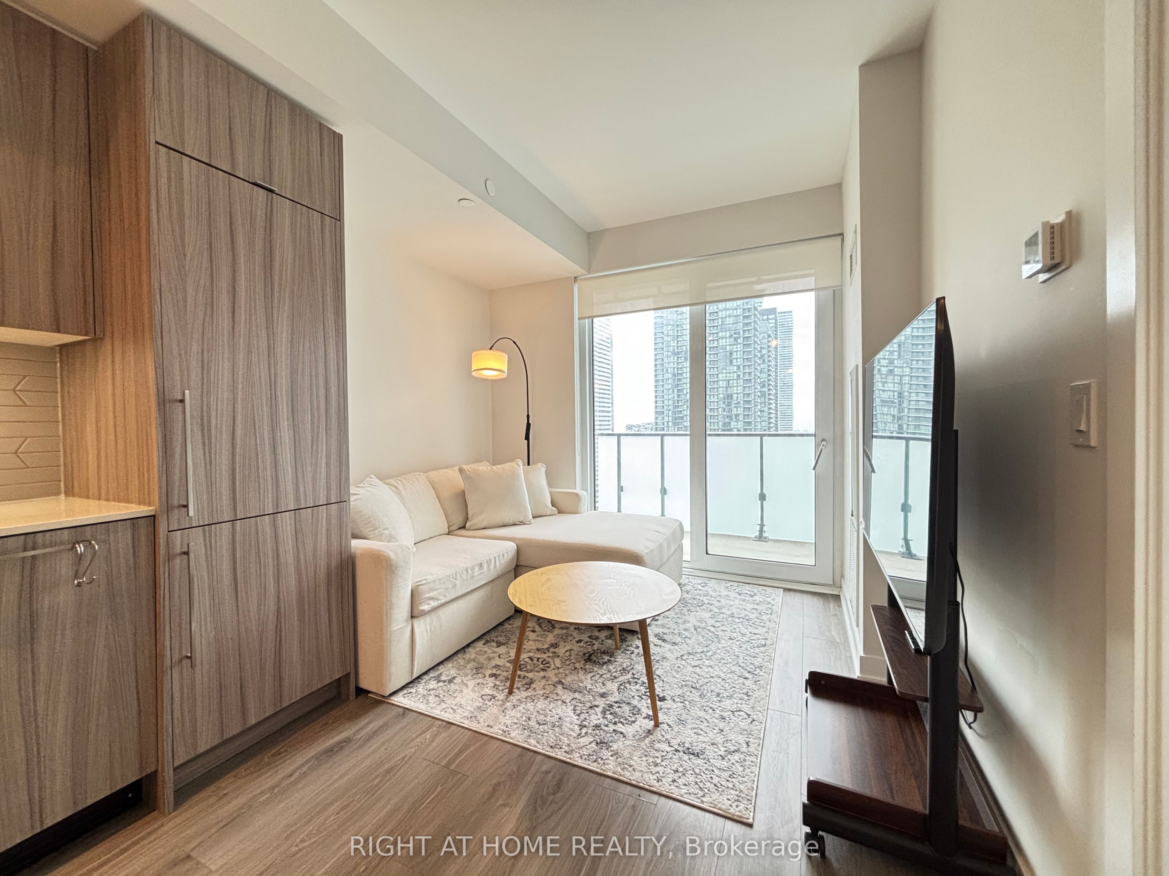 4130 Parkside Village Drive 1707, Mississauga, ON L5B 0L7 photo 5