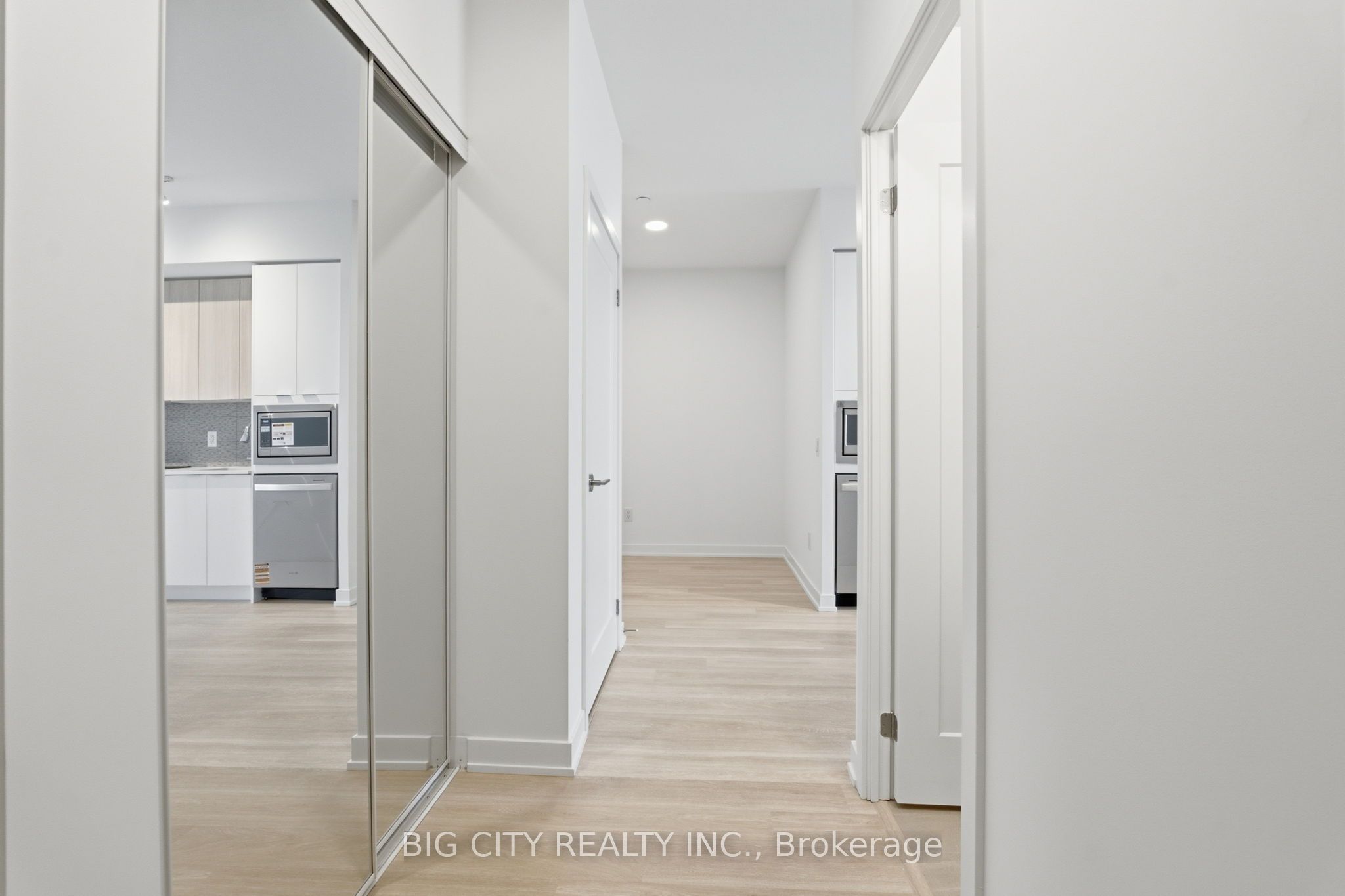 5105 Hurontario Street 1601, Mississauga, ON L4Z 0C9 photo 3