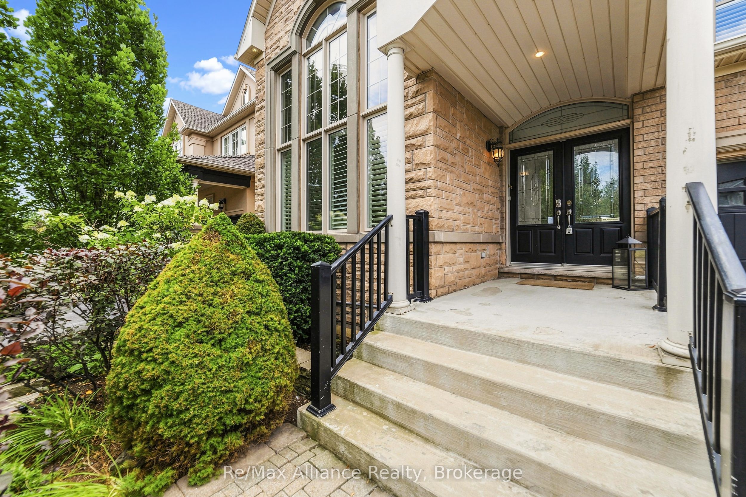 2404 Rideau Drive, Oakville, ON L6H 7P8 photo 3