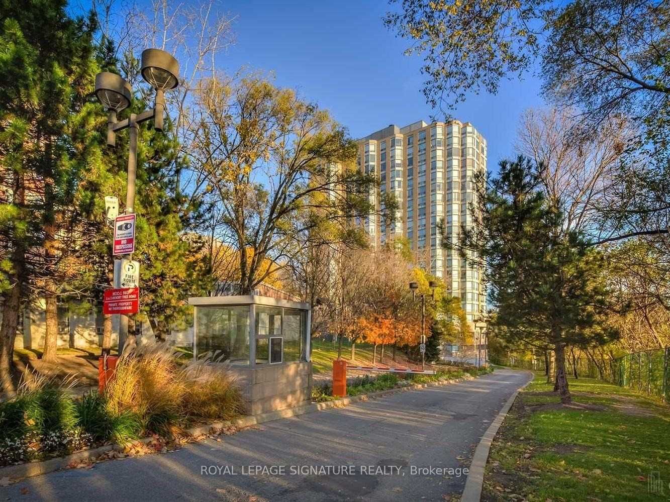 1 Hickory Tree Road 1207, Toronto, ON M9N 3W4 photo 4