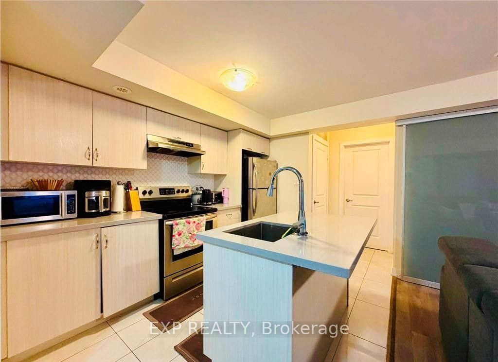2355 SHEPPARD Avenue W 203, Toronto, ON M9M 0E7 photo 5