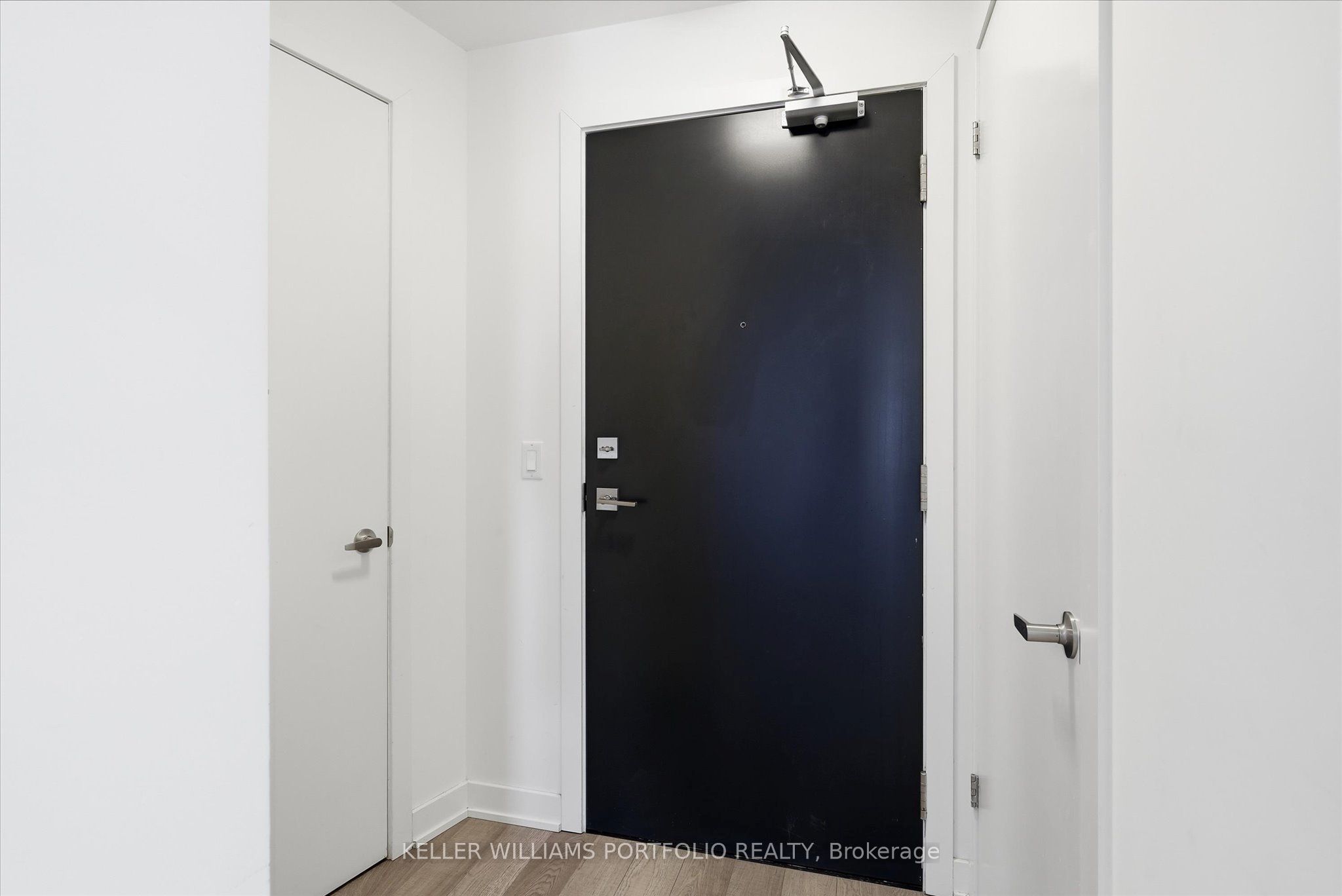 5230 Dundas Street 407, Burlington, ON L7L 0J5 photo 5
