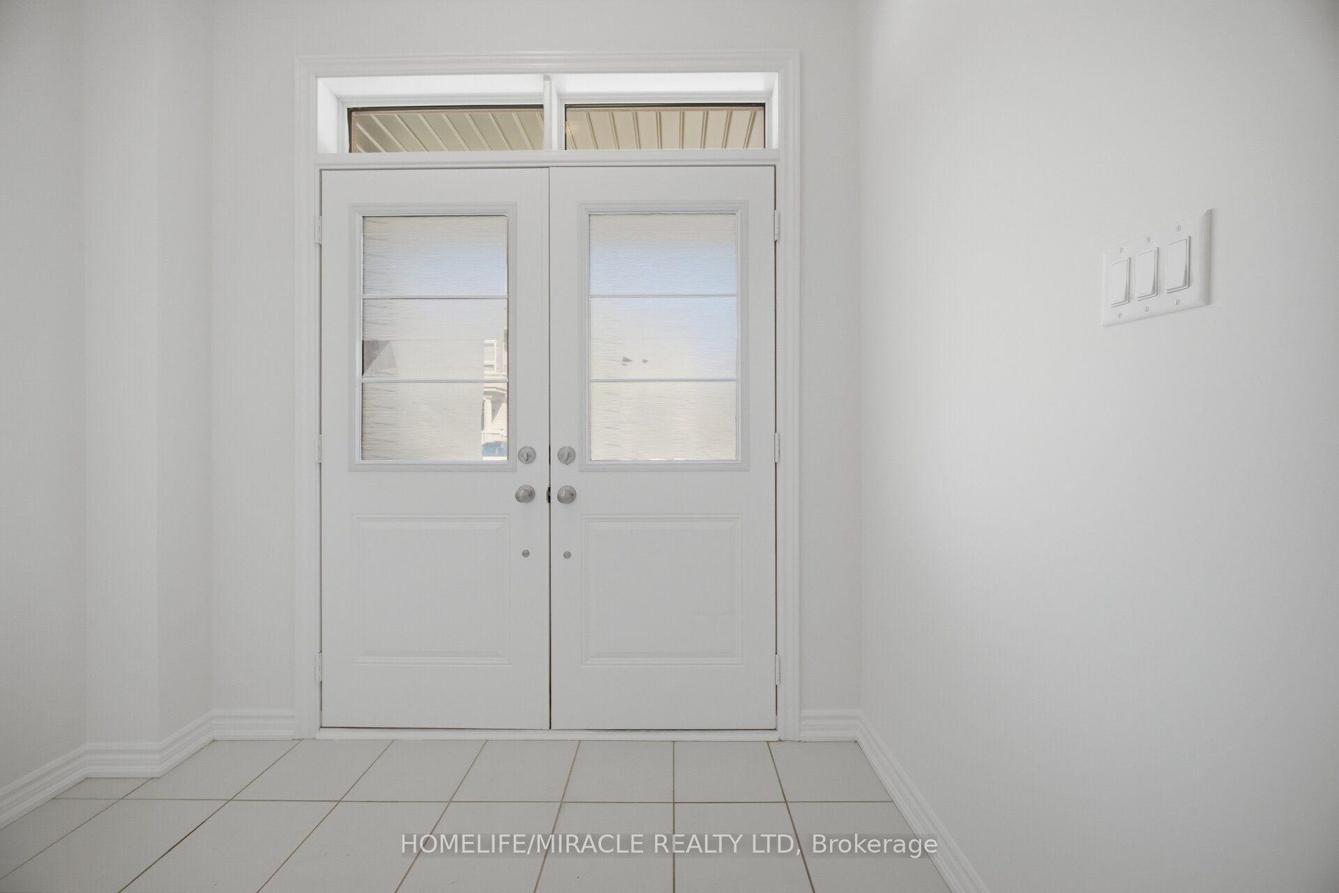 19 Donald Ficht Crescent, Brampton, ON L9Z 1E1 photo 3