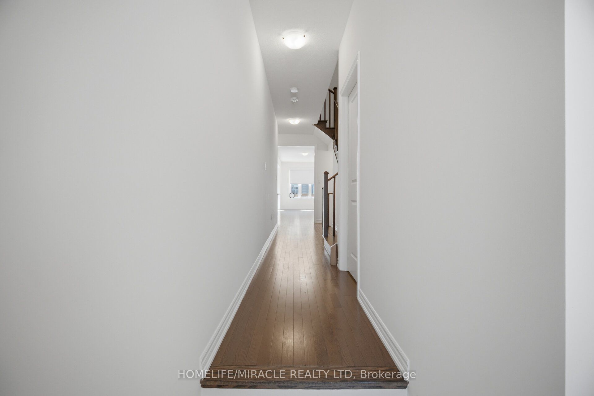19 Donald Ficht Crescent, Brampton, ON L9Z 1E1 photo 4