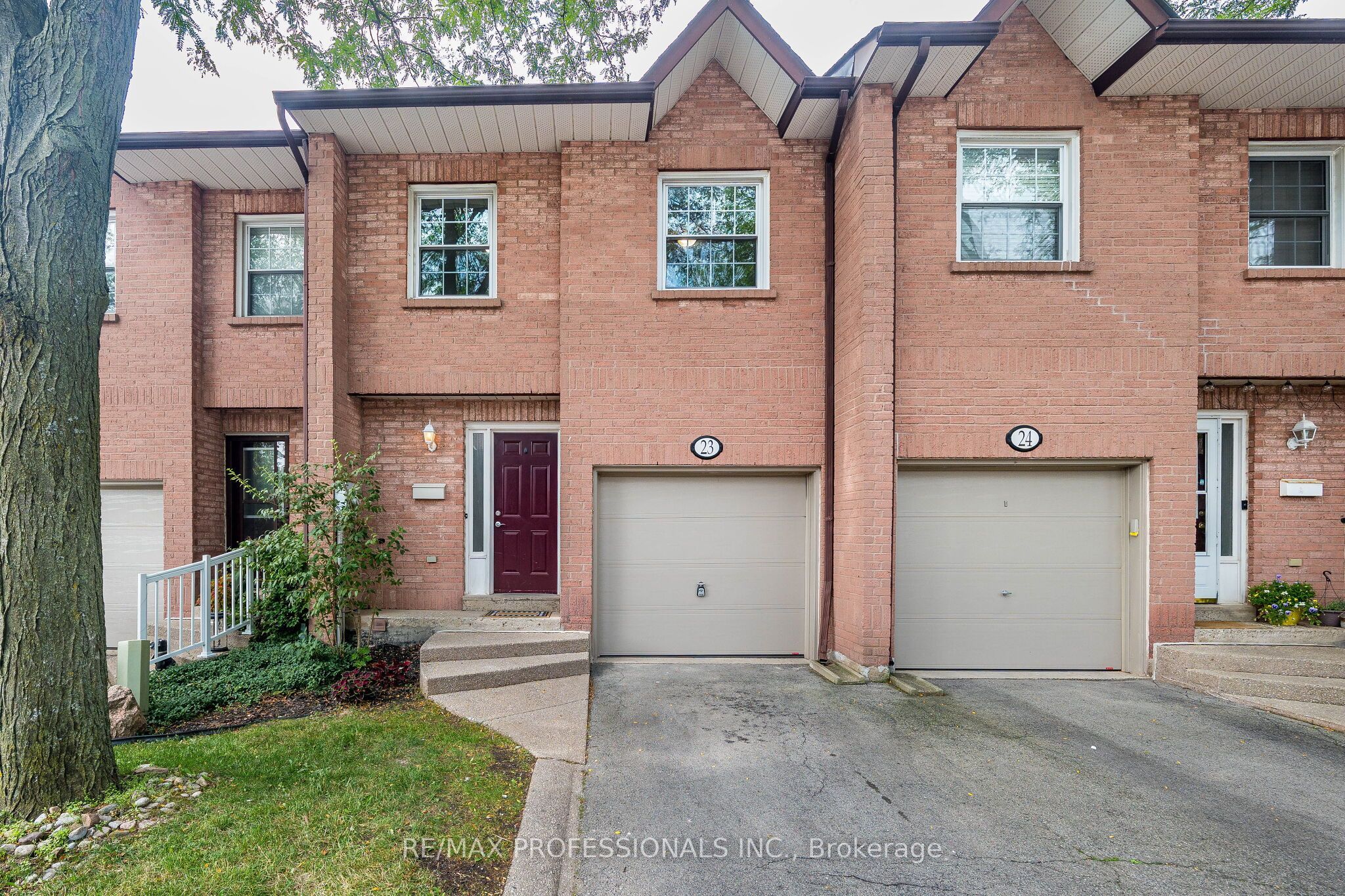 2004 Glenada Crescent 23, Oakville, ON L6H 5P5 photo 2