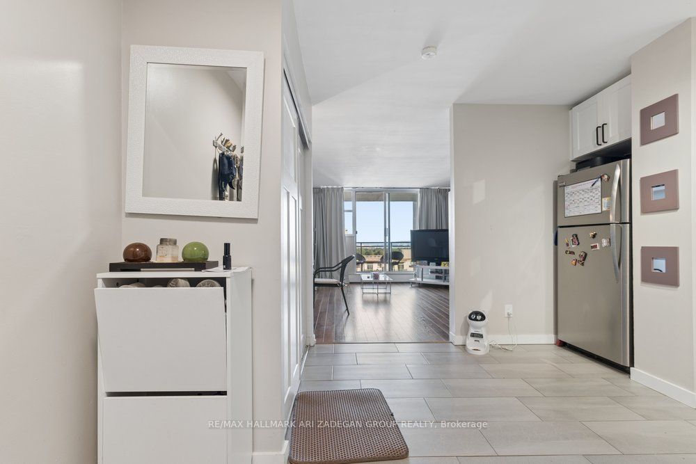 975 Warwick Court 1406, Burlington, ON L7T 3Z7 photo 2