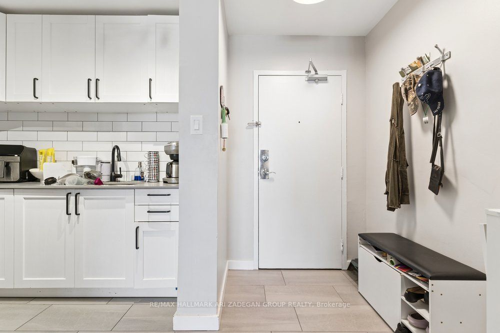 975 Warwick Court 1406, Burlington, ON L7T 3Z7 photo 3