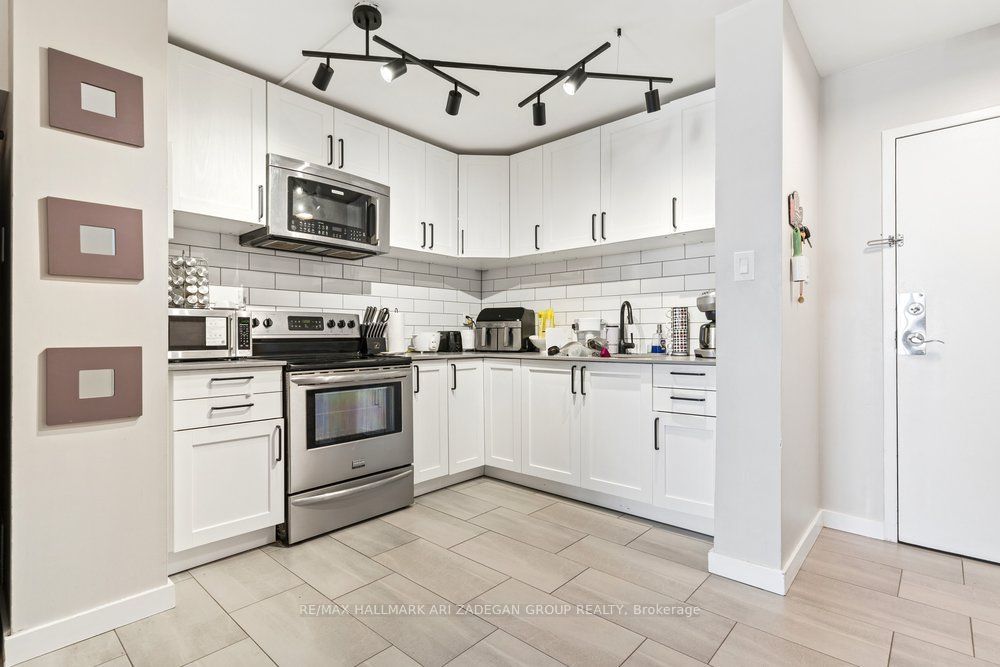 975 Warwick Court 1406, Burlington, ON L7T 3Z7 photo 4