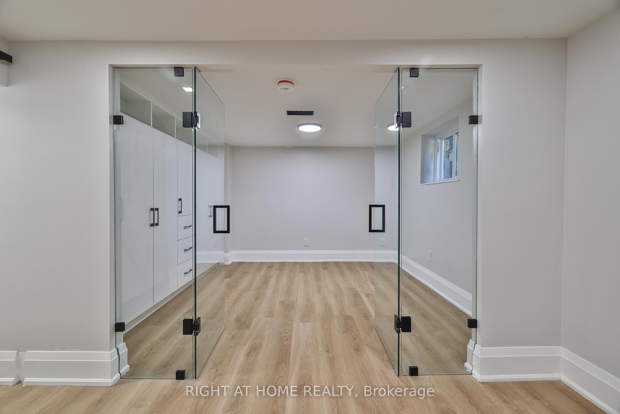 248 Garden Avenue Lower, Toronto, ON M6R 1J3 photo 5