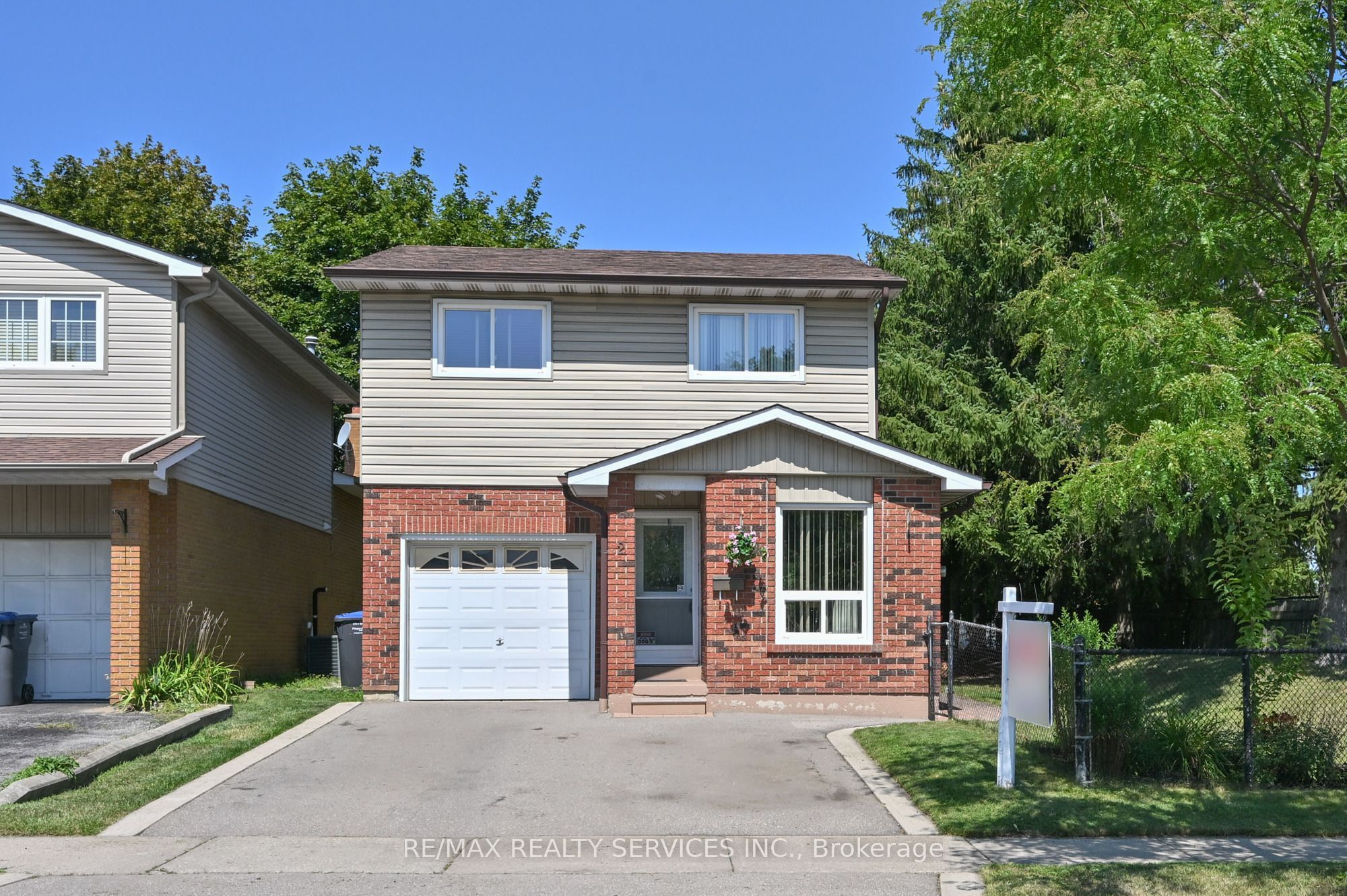 2 Lindridge Avenue, Brampton, ON L6S 3W9