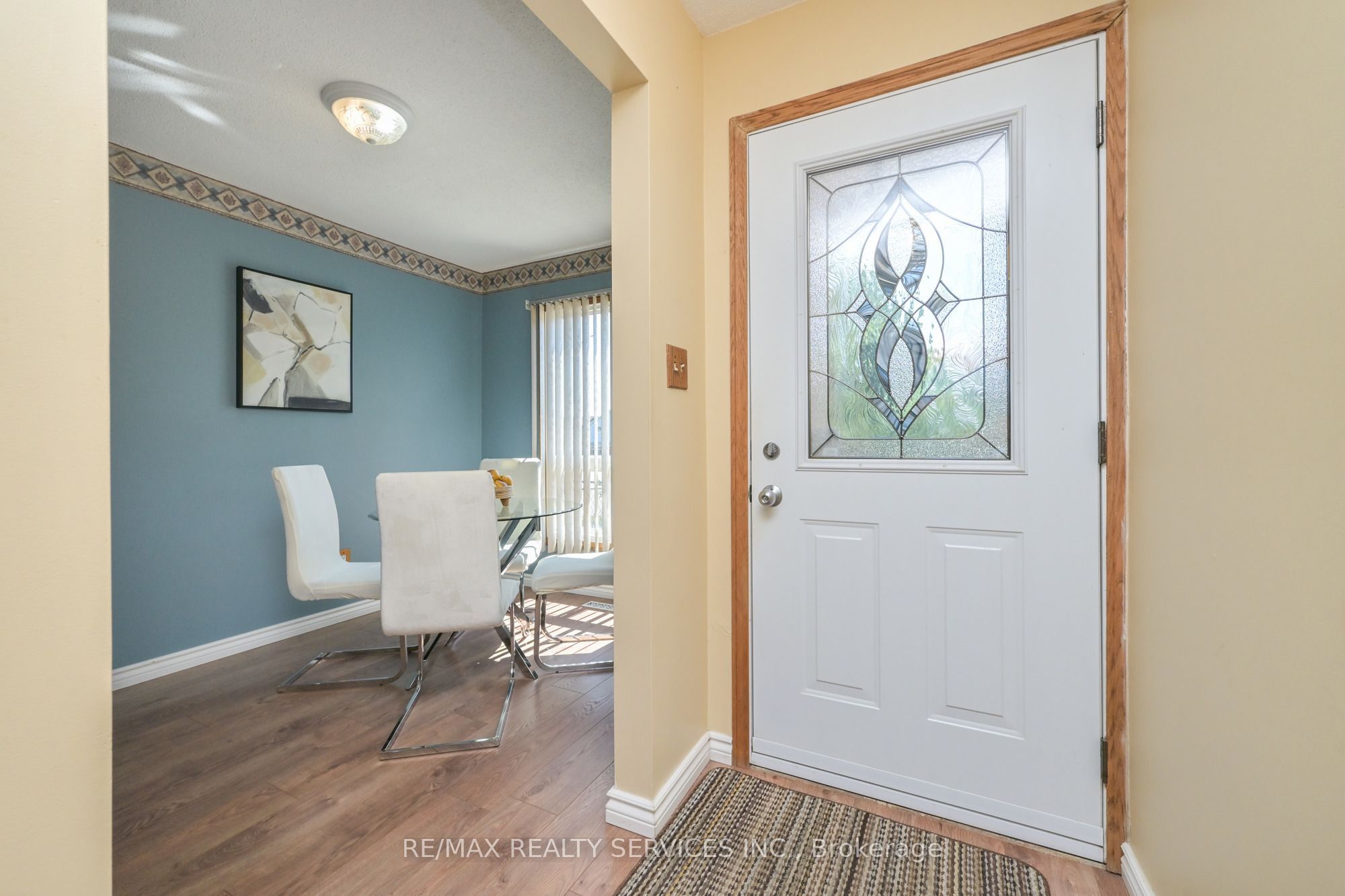 2 Lindridge Avenue, Brampton, ON L6S 3W9 photo 3