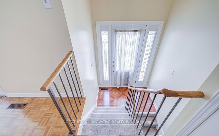 9 Capstan Court, Toronto, ON M3L 2M9