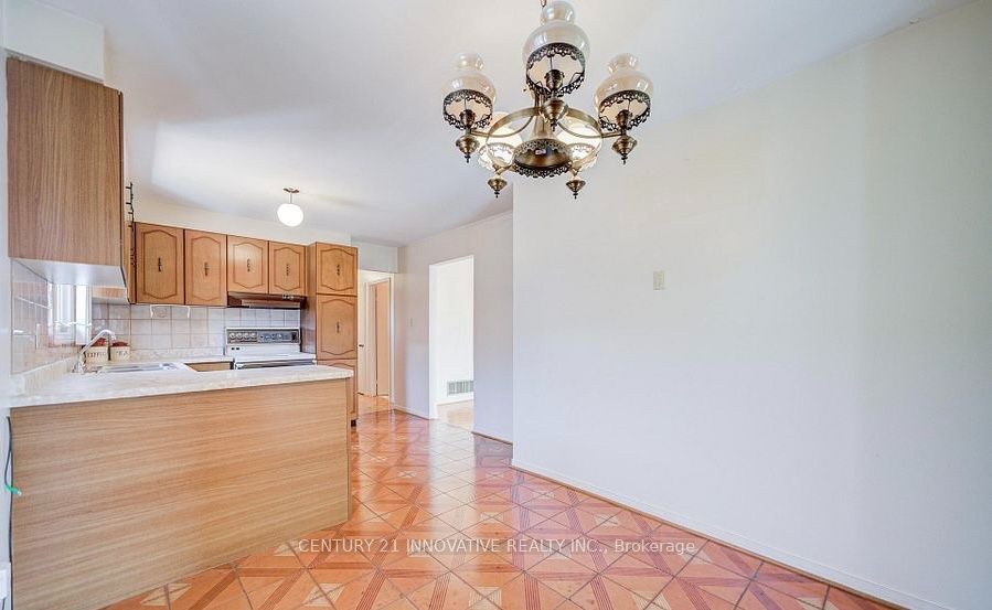 9 Capstan Court, Toronto, ON M3L 2M9 photo 2