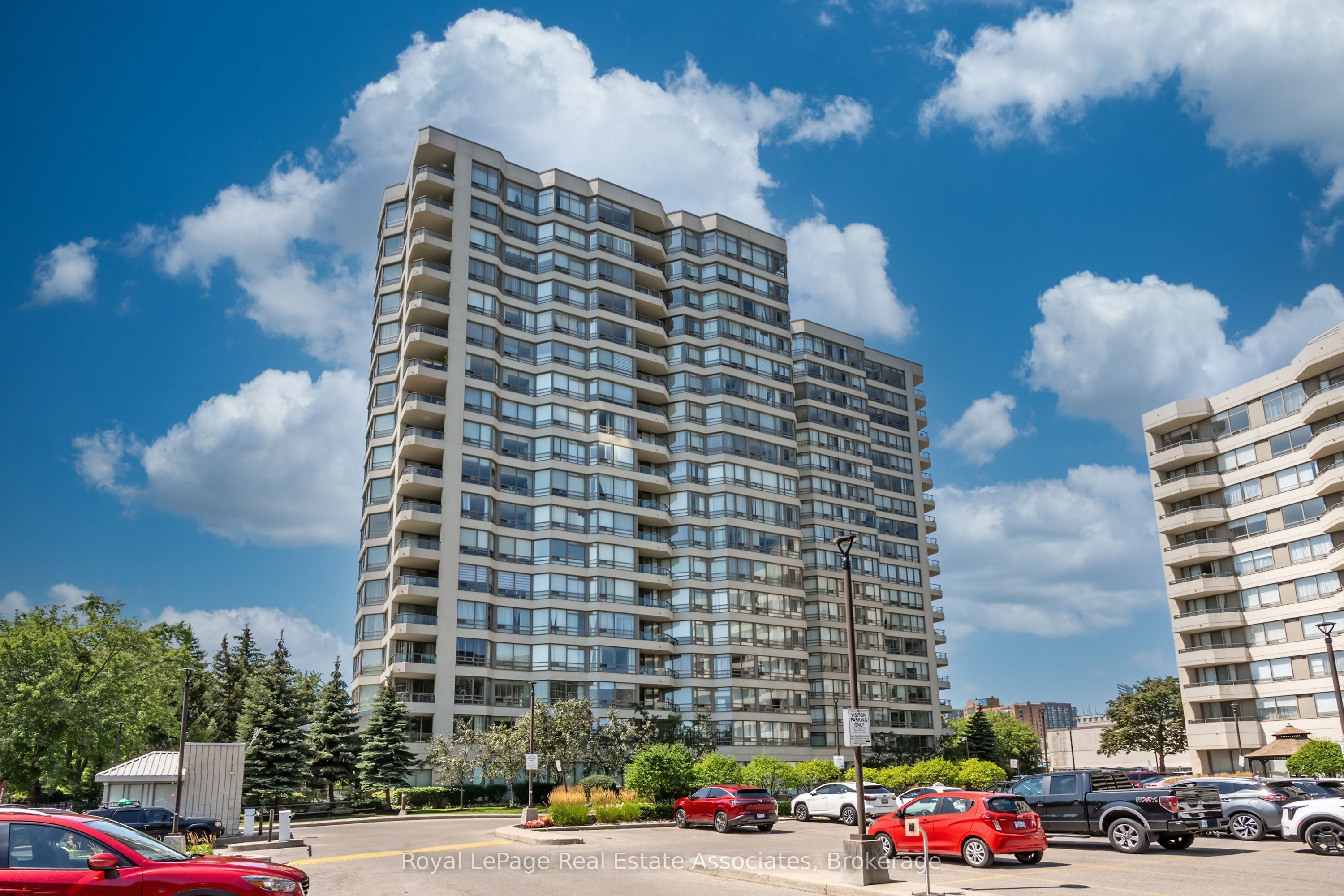 75 King Street E 1611, Mississauga, ON L5A 4G5 photo 2