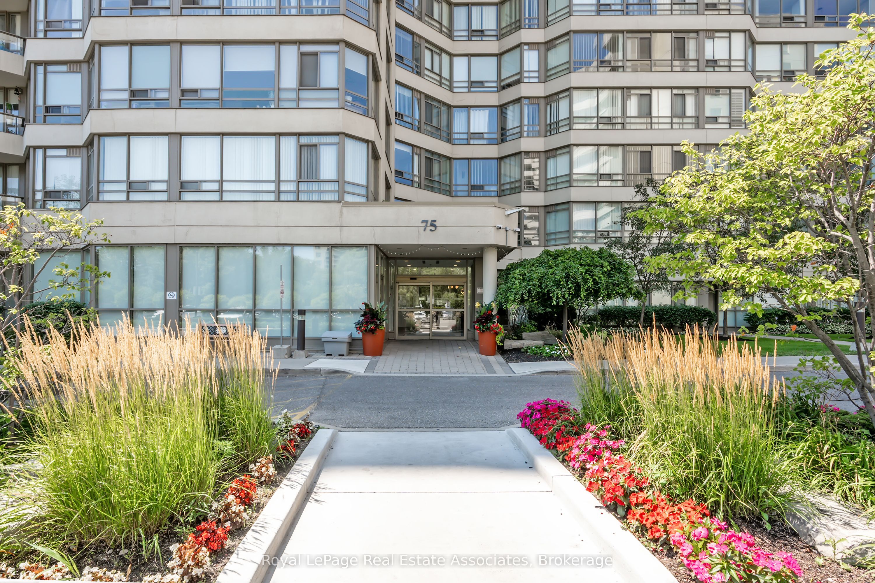 75 King Street E 1611, Mississauga, ON L5A 4G5 photo 3
