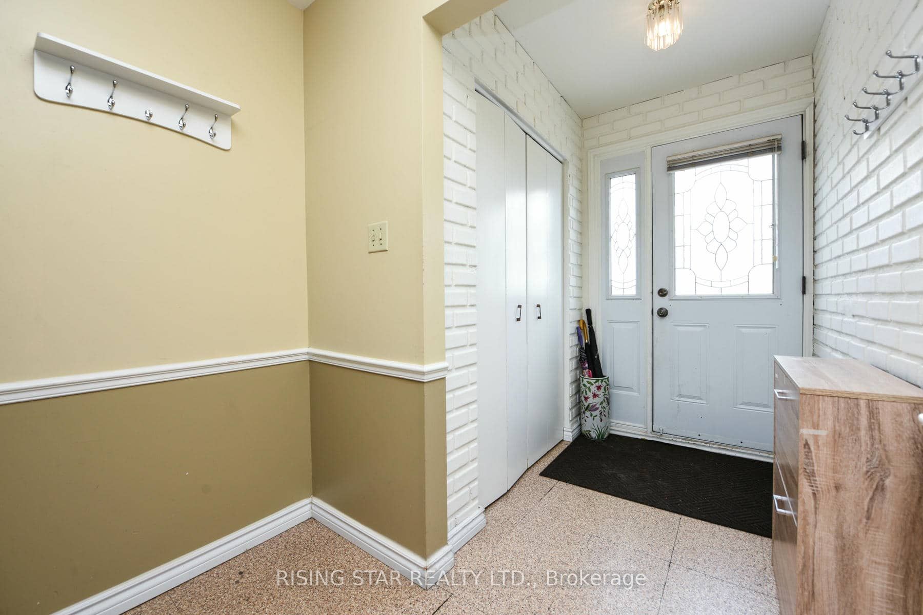 3295 Chipley Crescent, Mississauga, ON L4T 2E3 photo 3