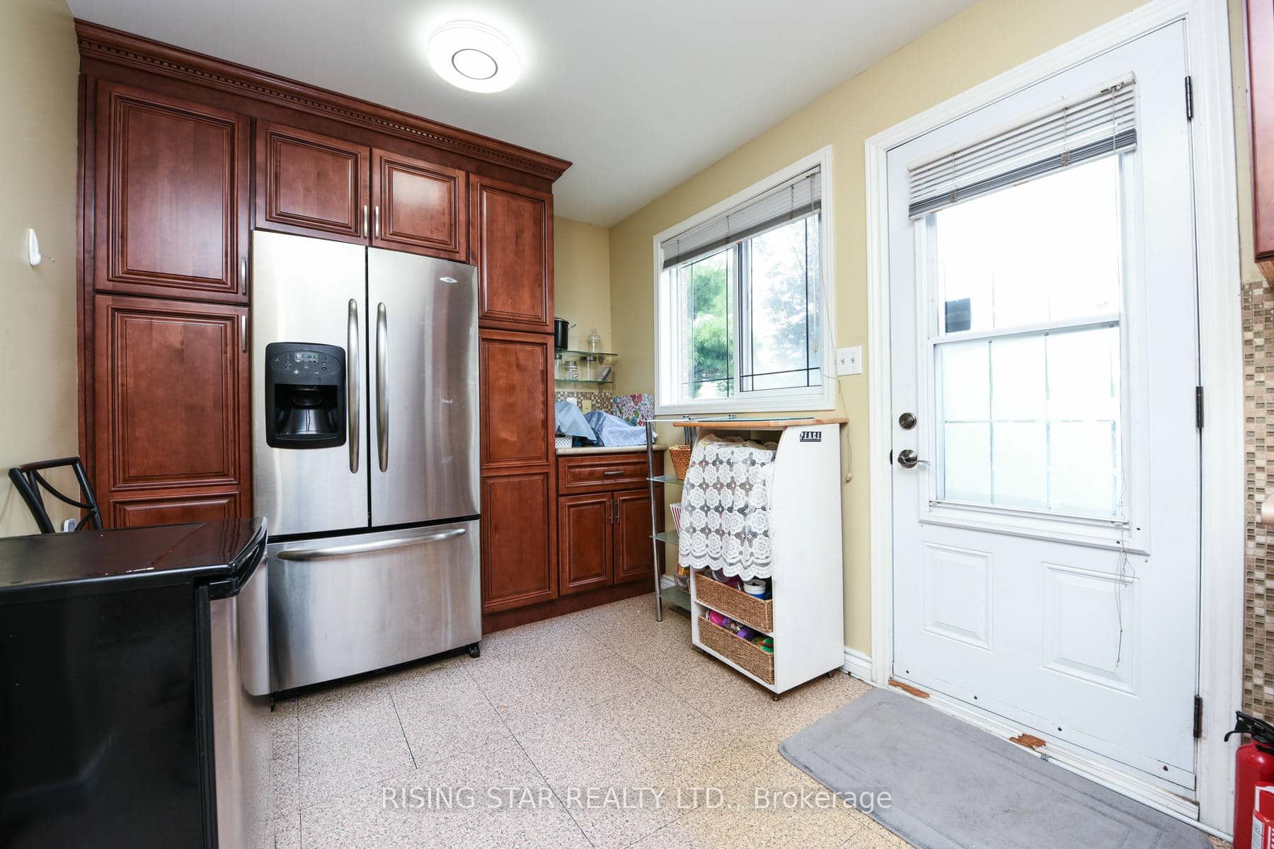 3295 Chipley Crescent, Mississauga, ON L4T 2E3 photo 4