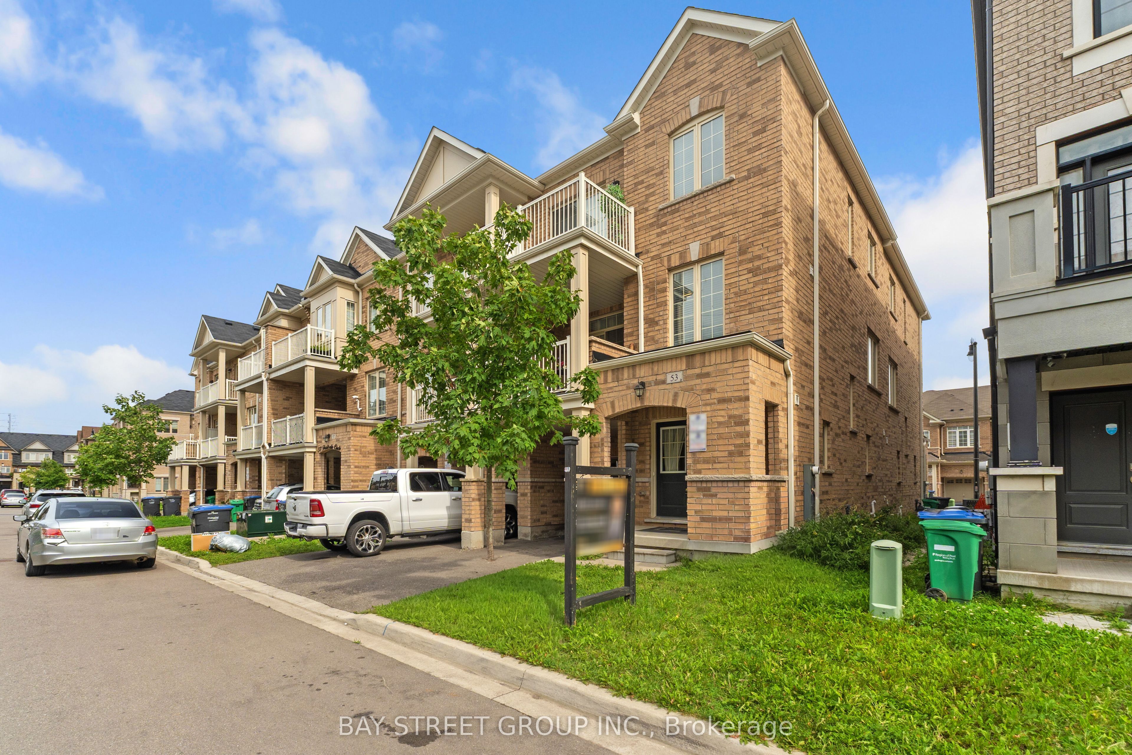 53 Fruitvale Circle, Brampton, ON L7A 5B9 photo 3