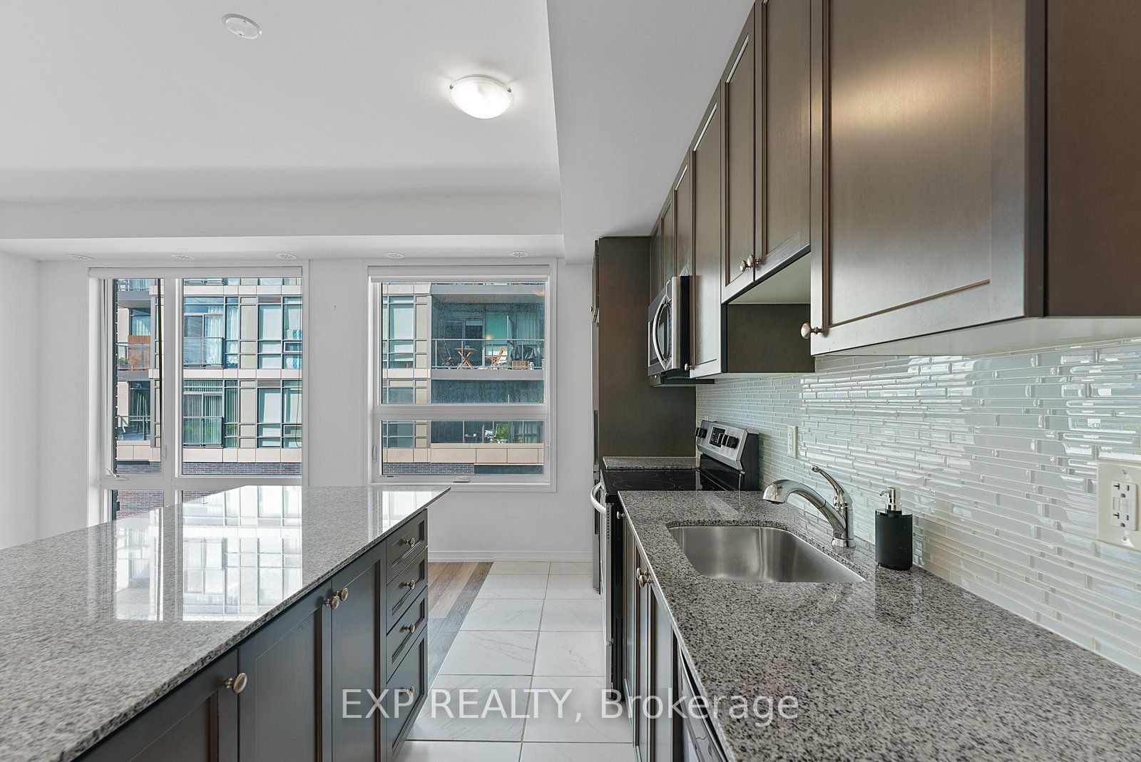 28 Fieldway Road 64, Toronto, ON M8Z 0E3 photo 3