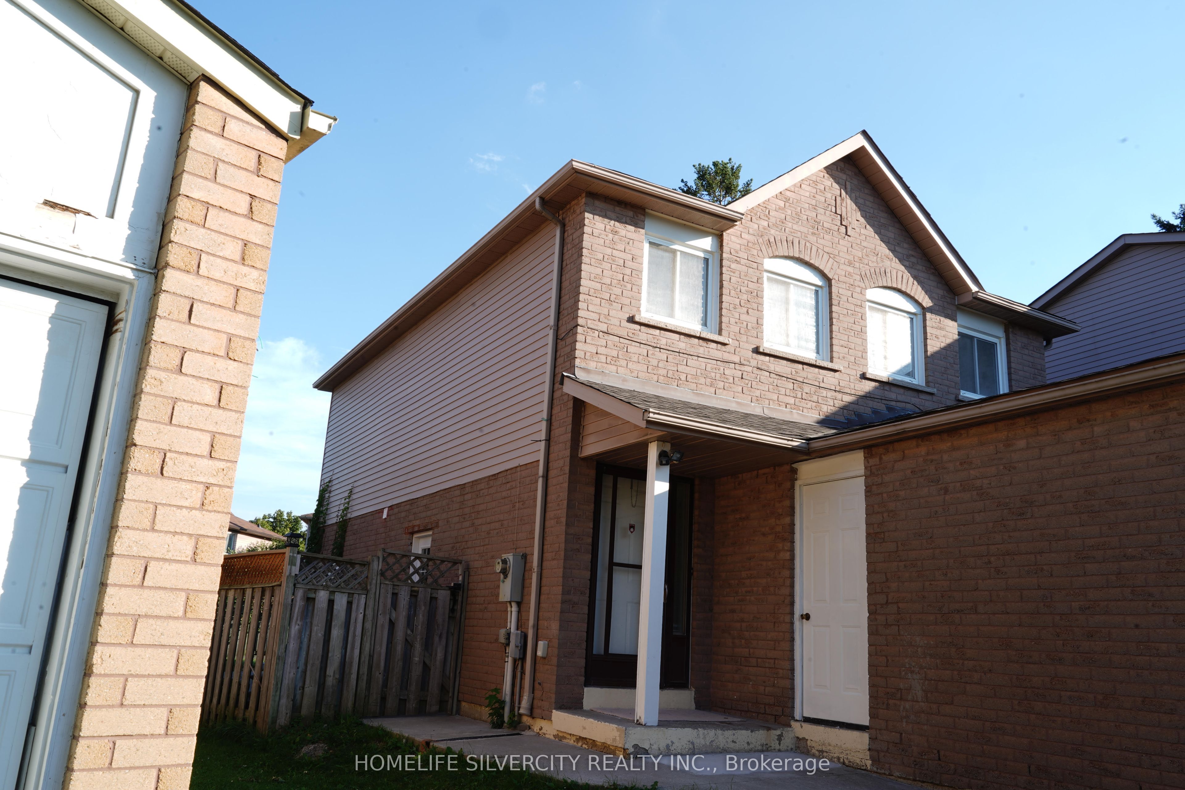 16 Norwood Place, Brampton, ON L6S 4W9 photo 2
