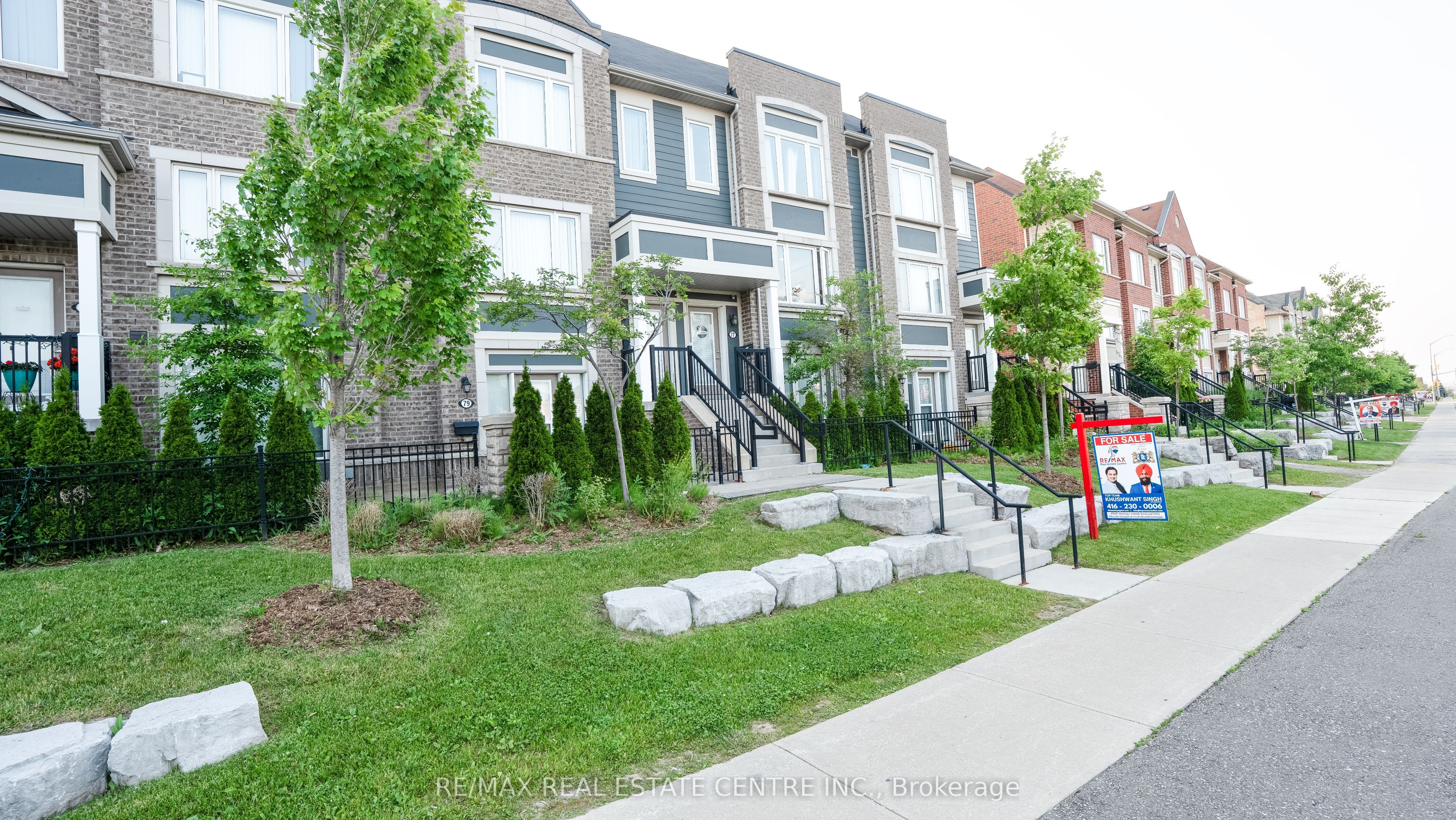 250 Sunny Meadow Boulevard 77, Brampton, ON L6R 3Y7 photo 2