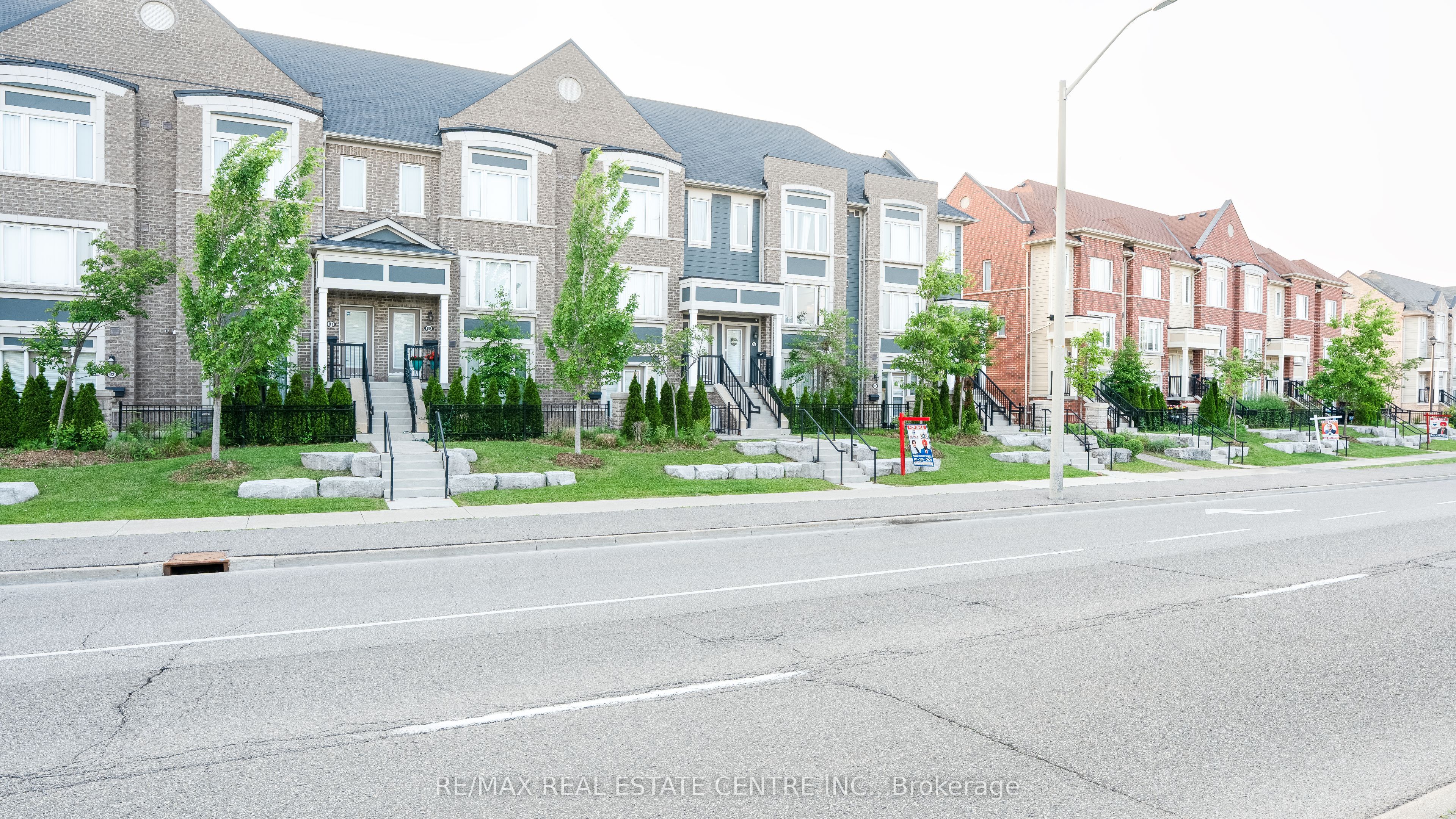 250 Sunny Meadow Boulevard 77, Brampton, ON L6R 3Y7 photo 3