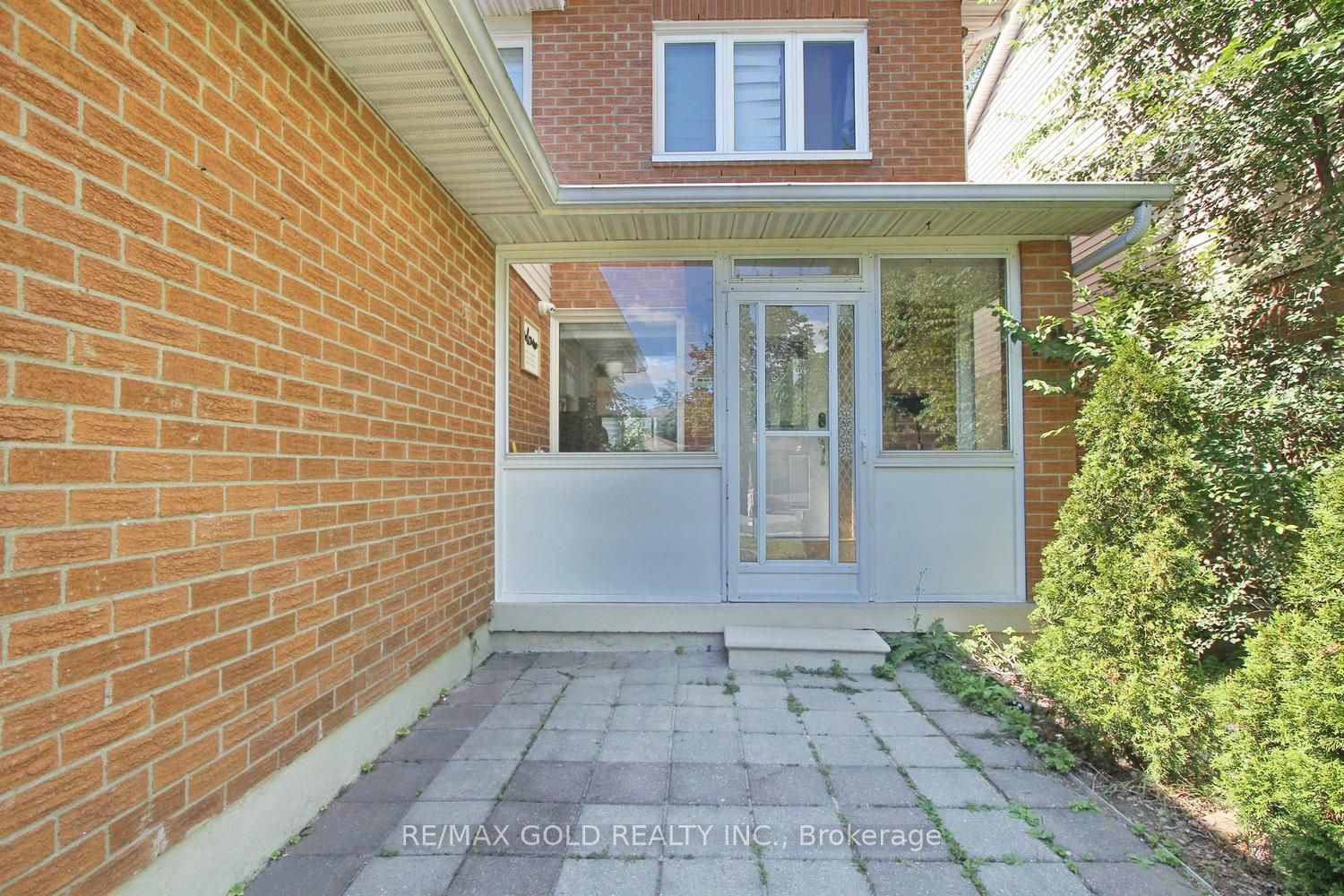 4 Summertime Court, Brampton, ON L6Z 2B4 photo 3