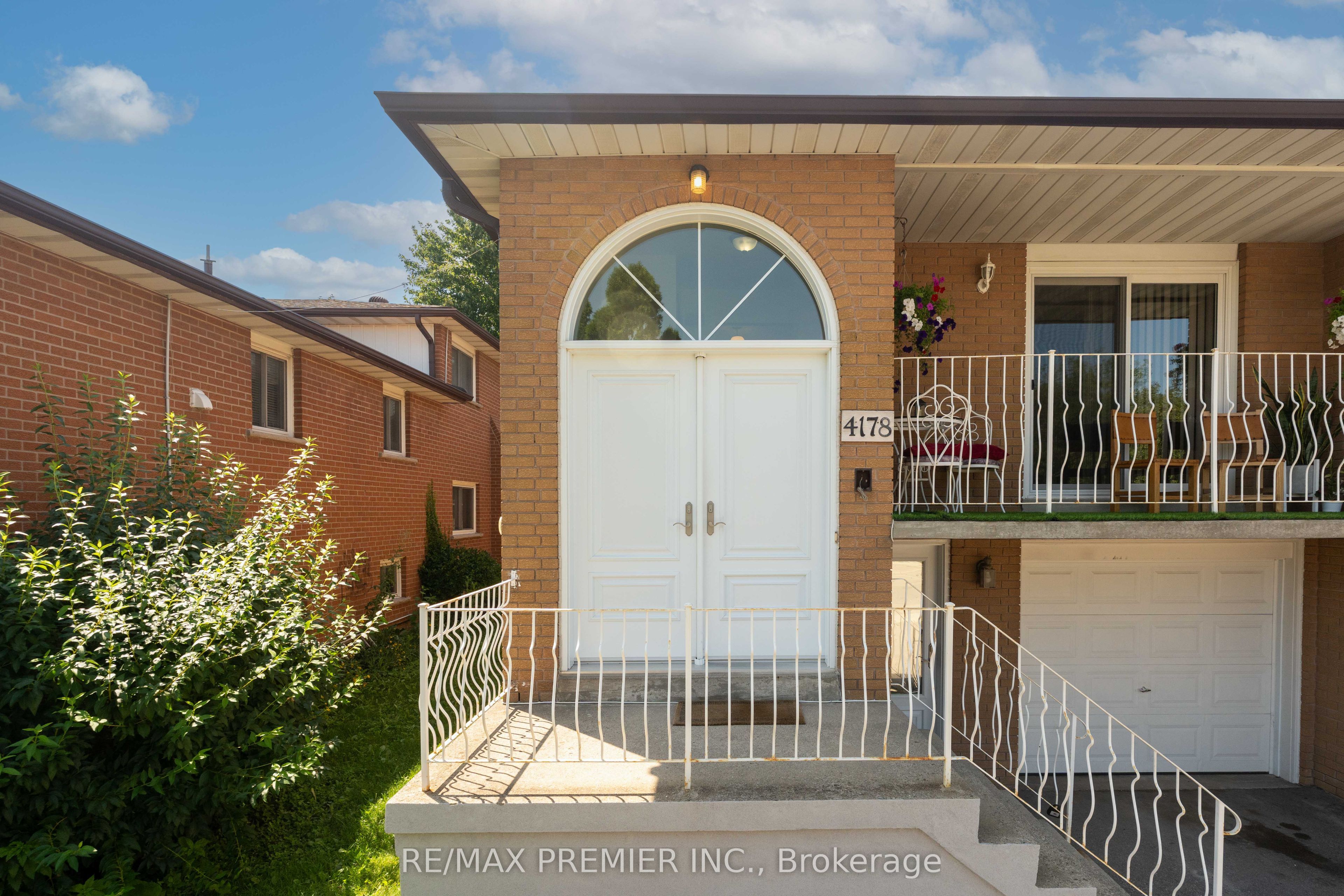4178 Dursley Crescent, Mississauga, ON L4Z 1J7 photo 2