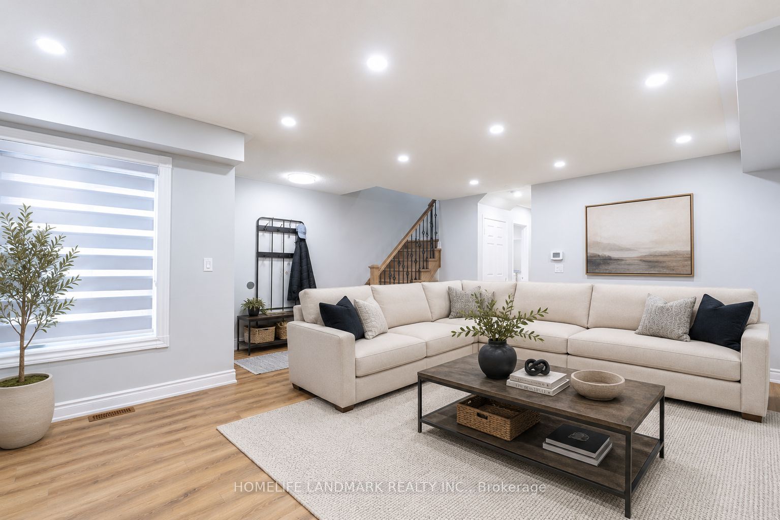 1192 Prestonwood Crescent, Mississauga, ON L5V 2V3 photo 3