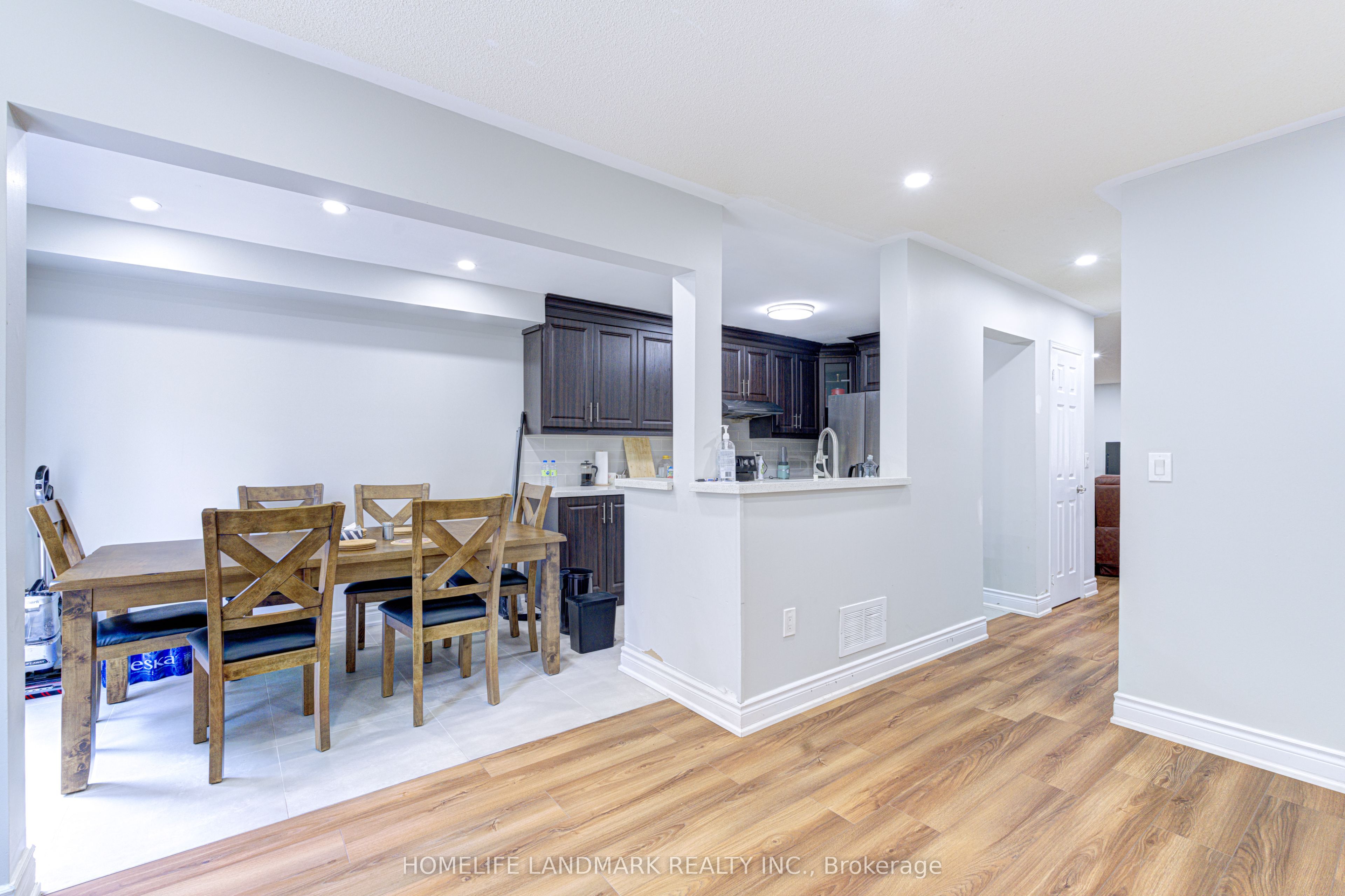 1192 Prestonwood Crescent, Mississauga, ON L5V 2V3 photo 5