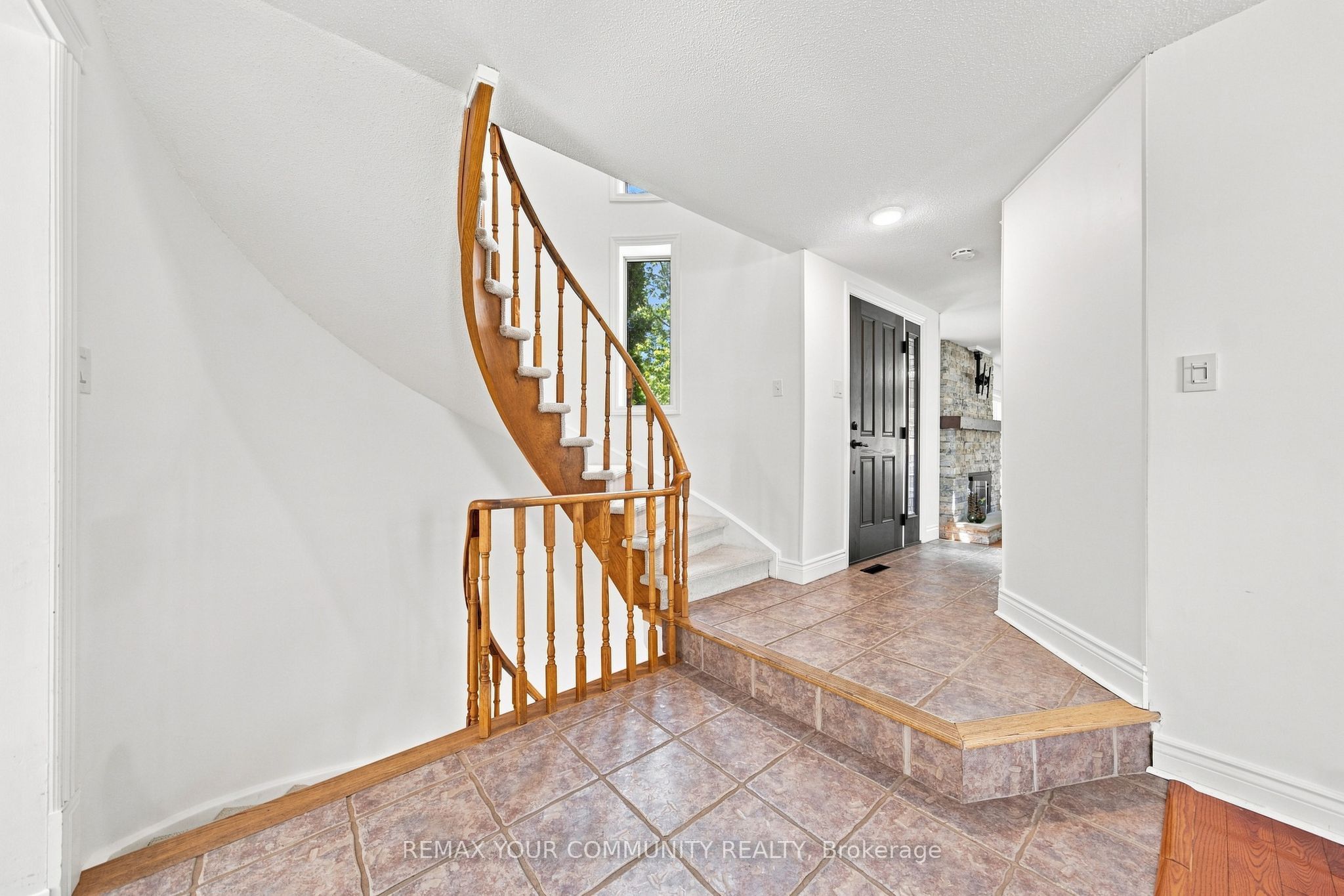 1544 Greenbriar Drive, Oakville, ON L6M 1Y5 photo 4