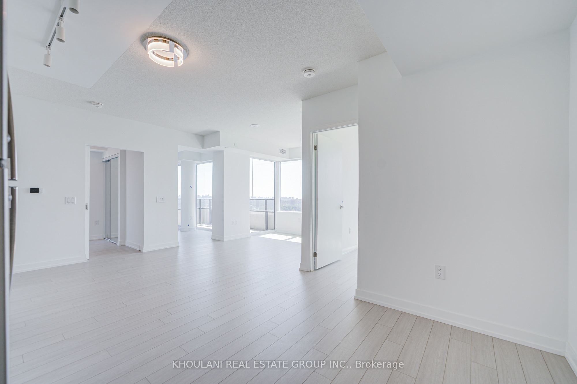4010 Eglinton Avenue W 1113, Toronto, ON M9A 0G5 photo 2