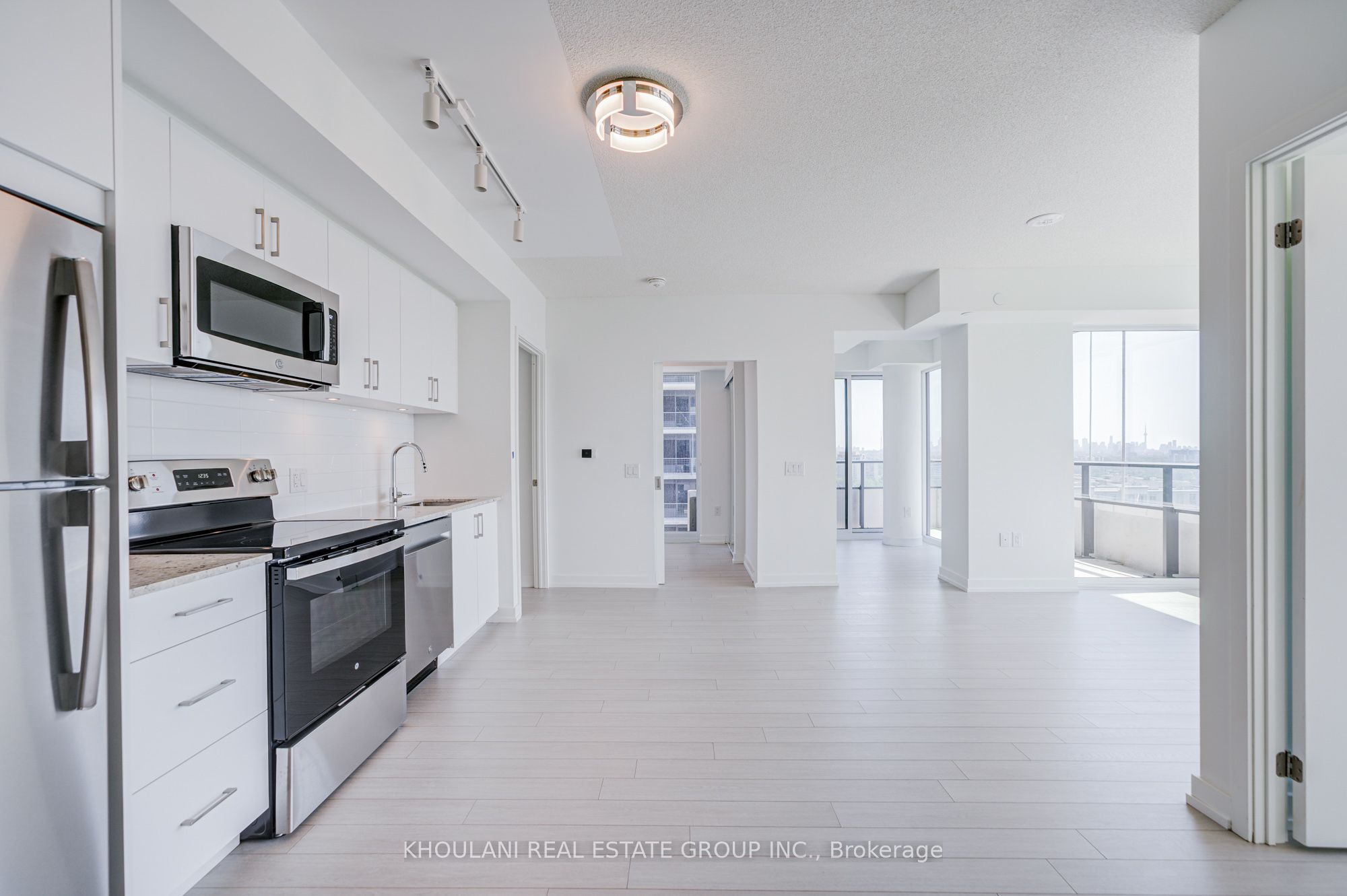 4010 Eglinton Avenue W 1113, Toronto, ON M9A 0G5 photo 3