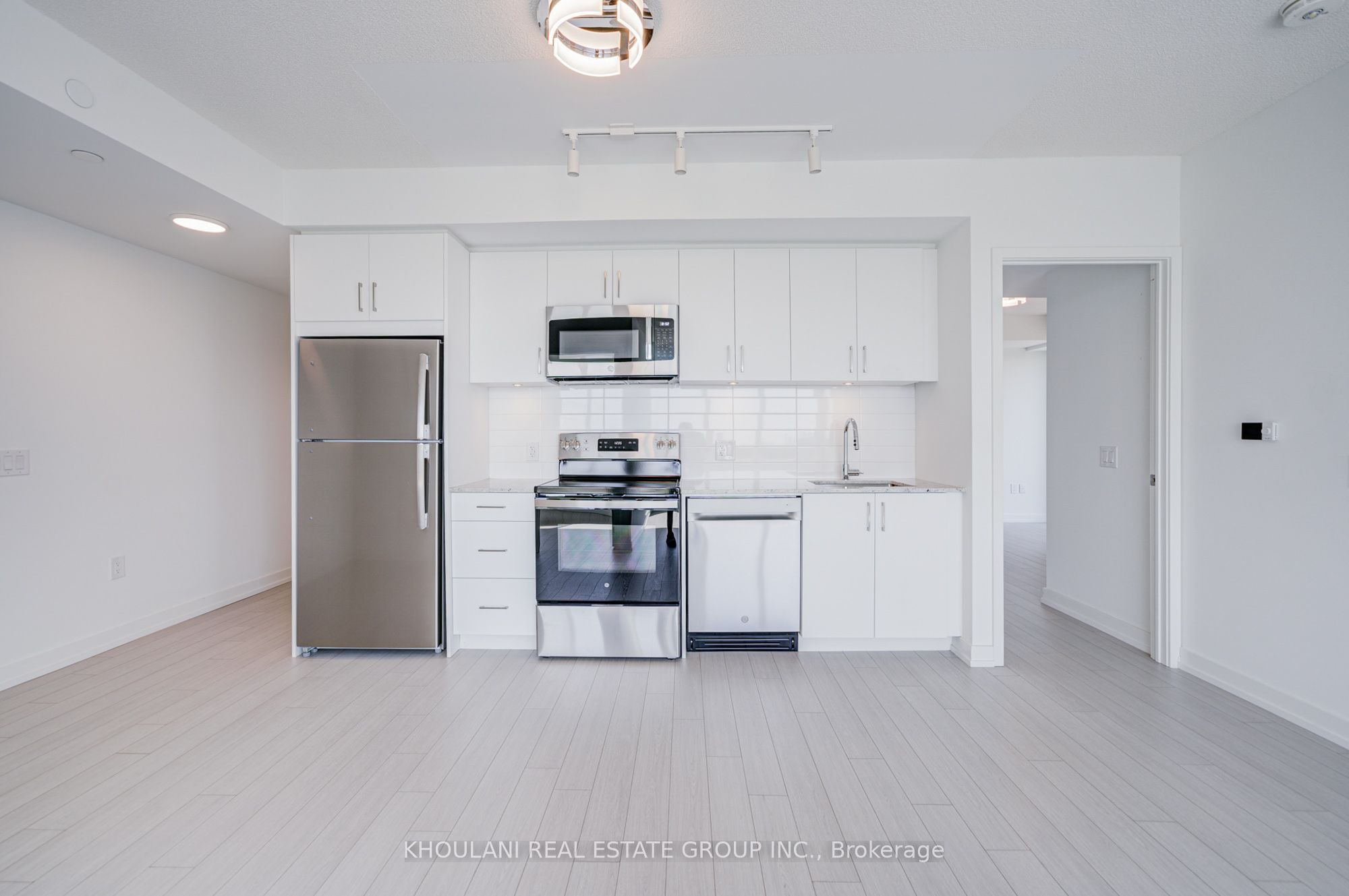 4010 Eglinton Avenue W 1113, Toronto, ON M9A 0G5 photo 5