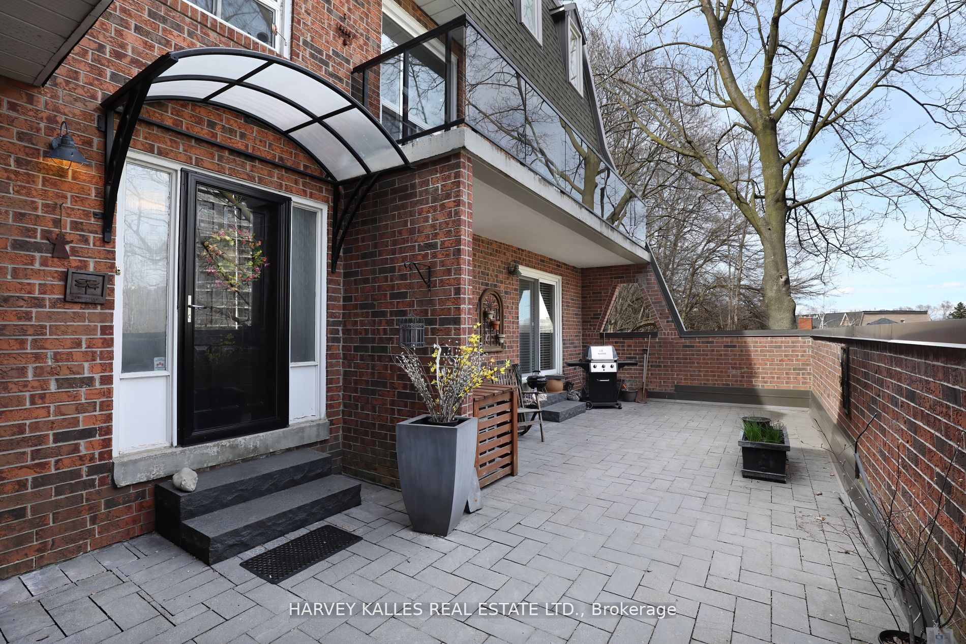 18 La Rose Avenue TH16, Toronto, ON M9P 1A5