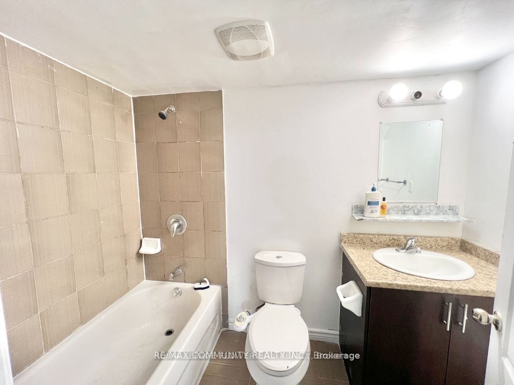 21 MIDVALE Road Bsmt, Brampton, ON L7A 2M9 photo 5