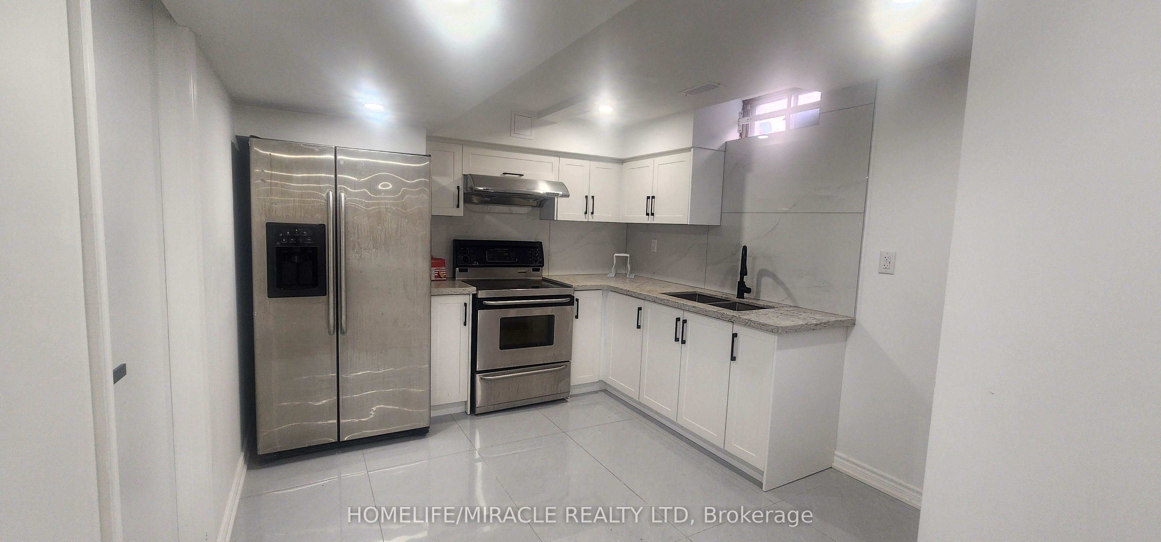1574 Highbrook Avenue, Mississauga, ON L5M 4W1