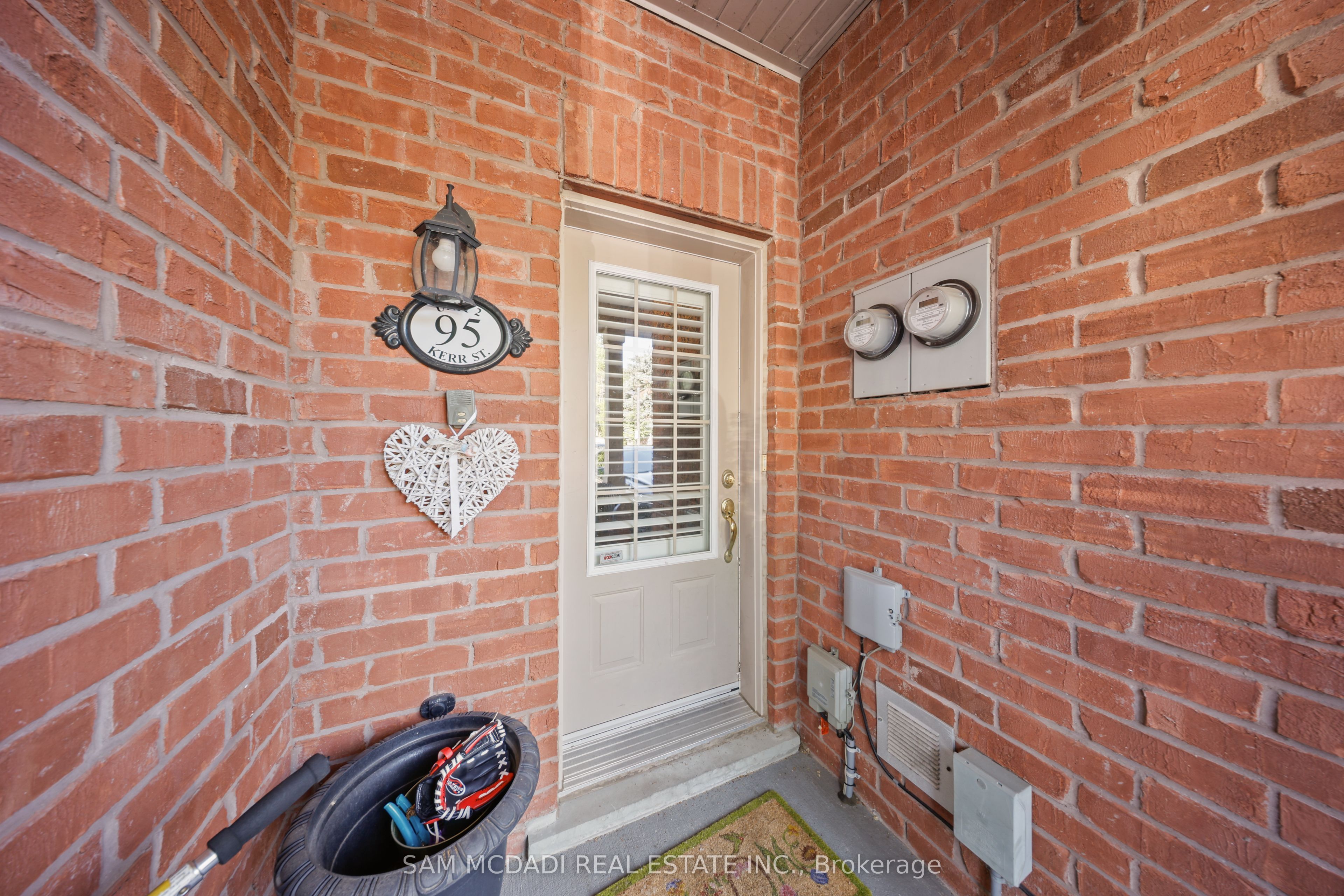 95 Kerr Street W 2, Oakville, ON L6K 1E1 photo 2