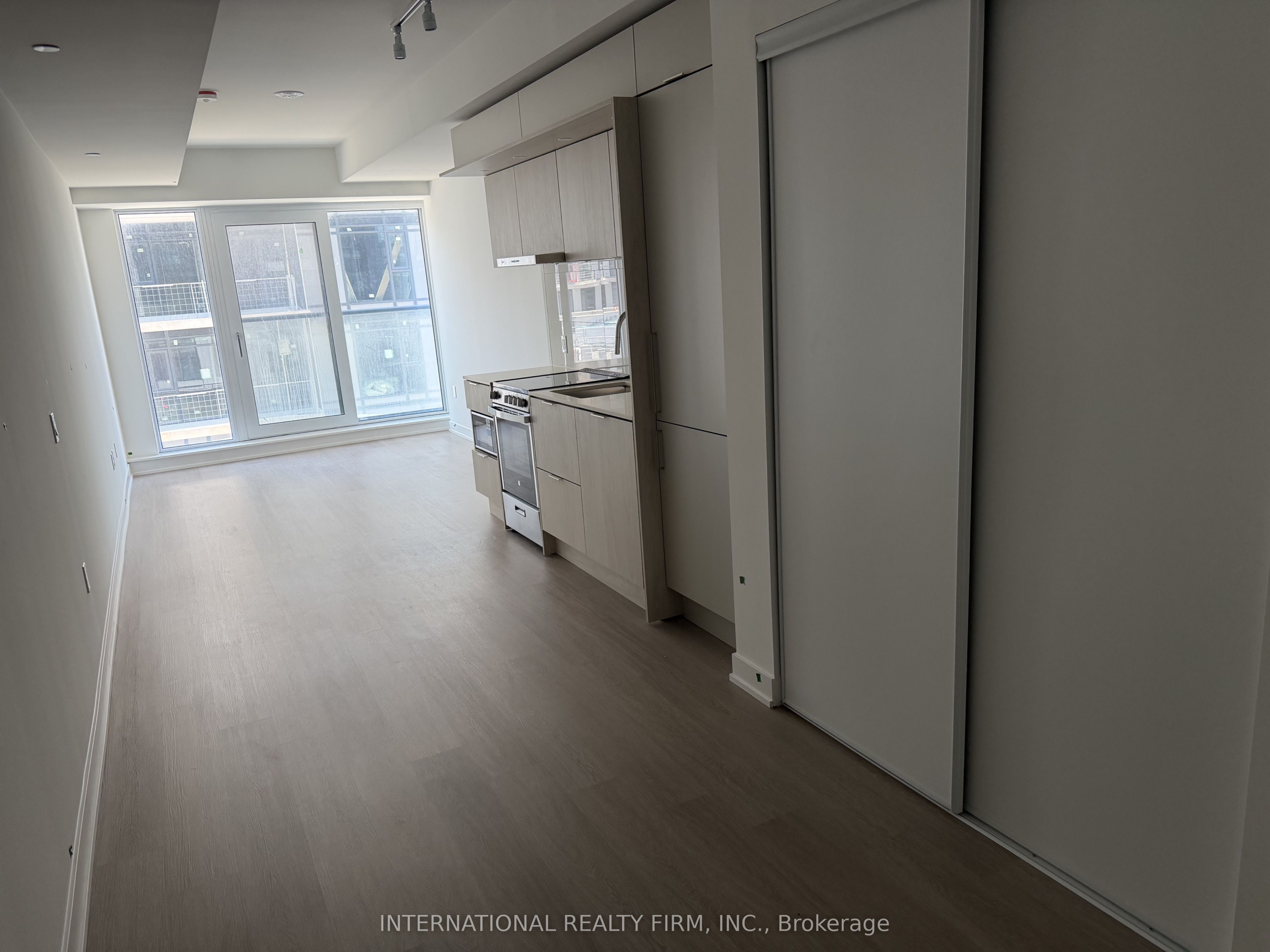 448 Burnhamthorpe Road W 425, Mississauga, ON L5B 0R4