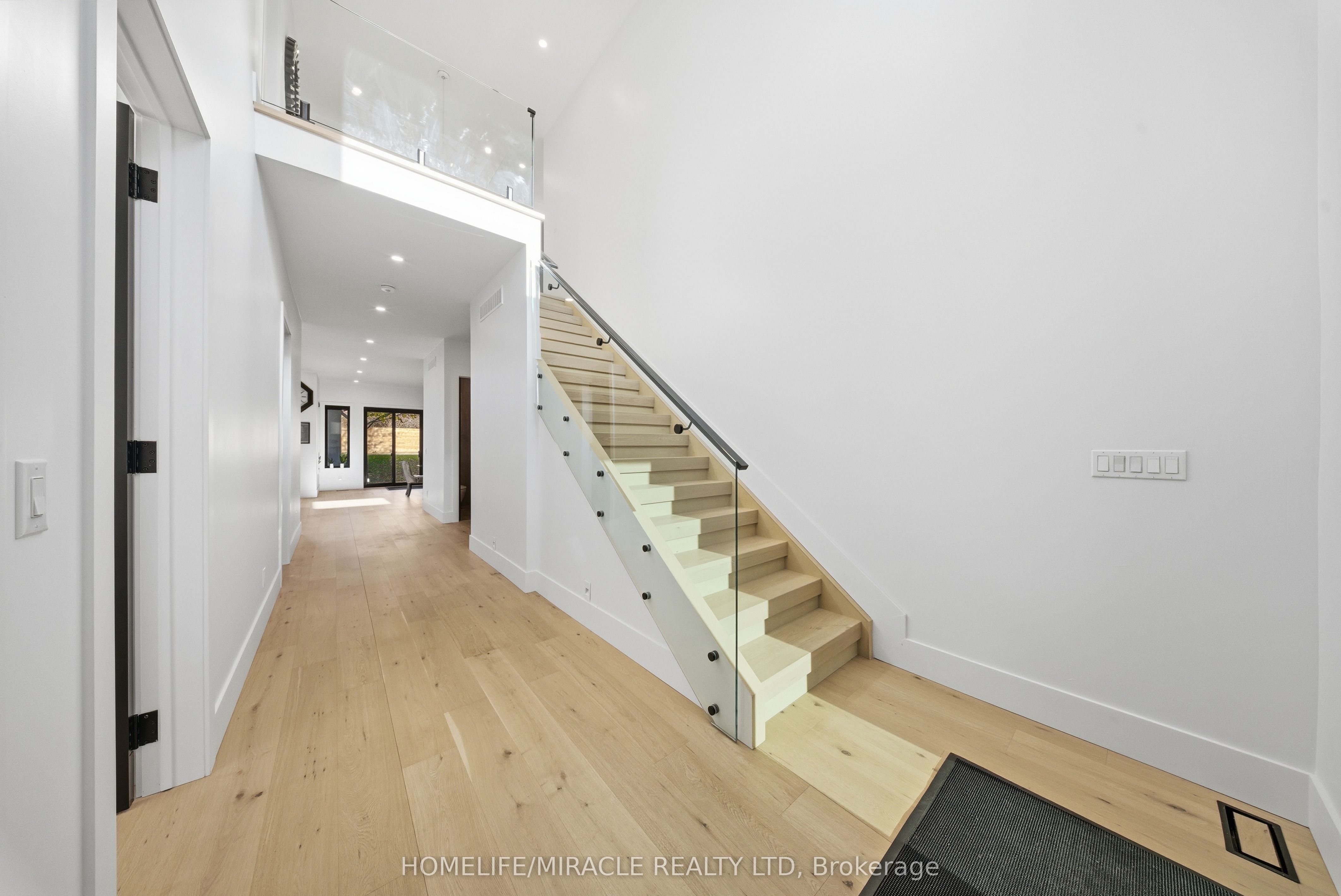1653 Glenburnie Road, Mississauga, ON L5G 3E4 photo 2