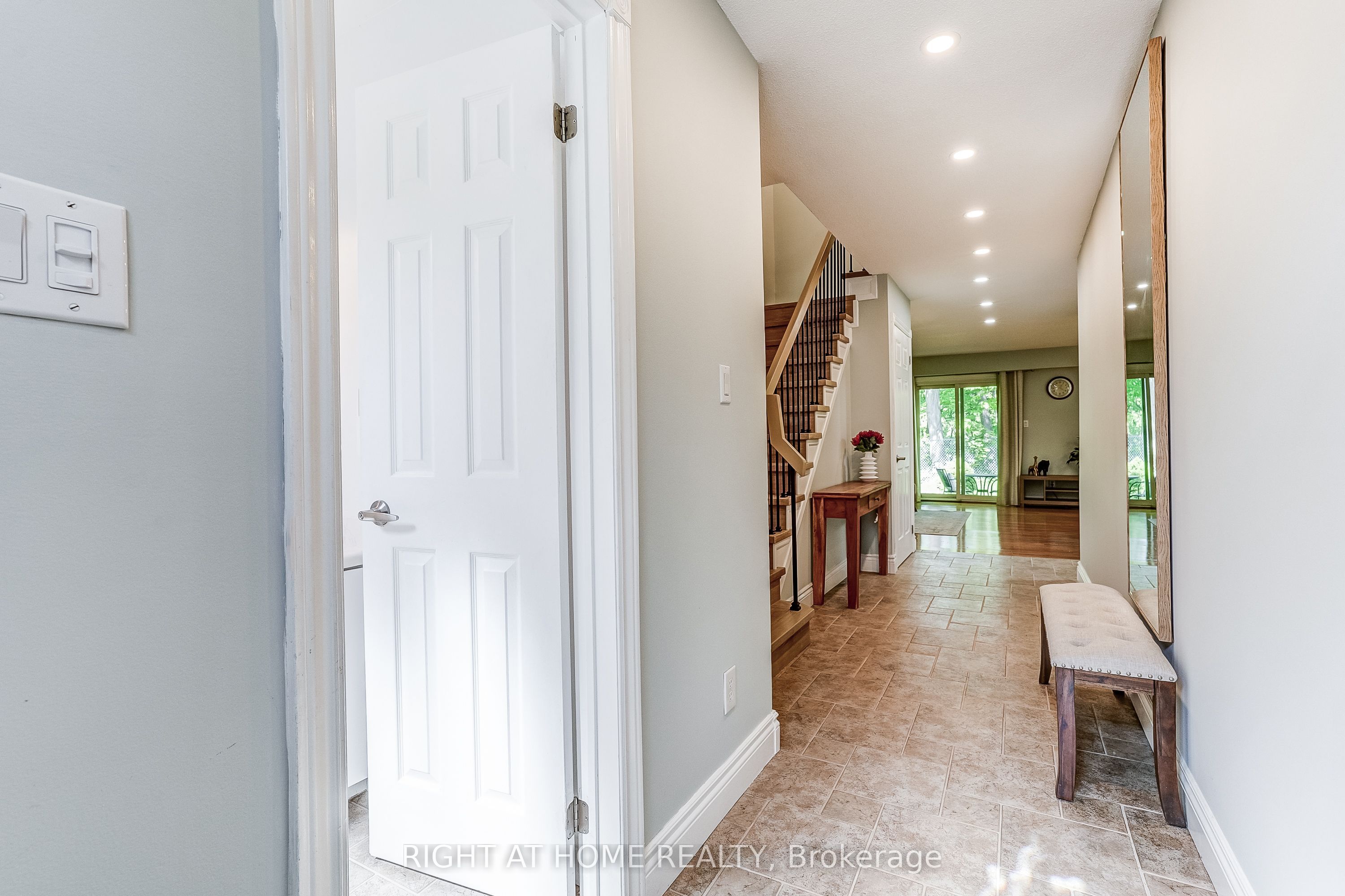 2120 Rathburn Road E 55, Mississauga, ON L4W 2S8 photo 2