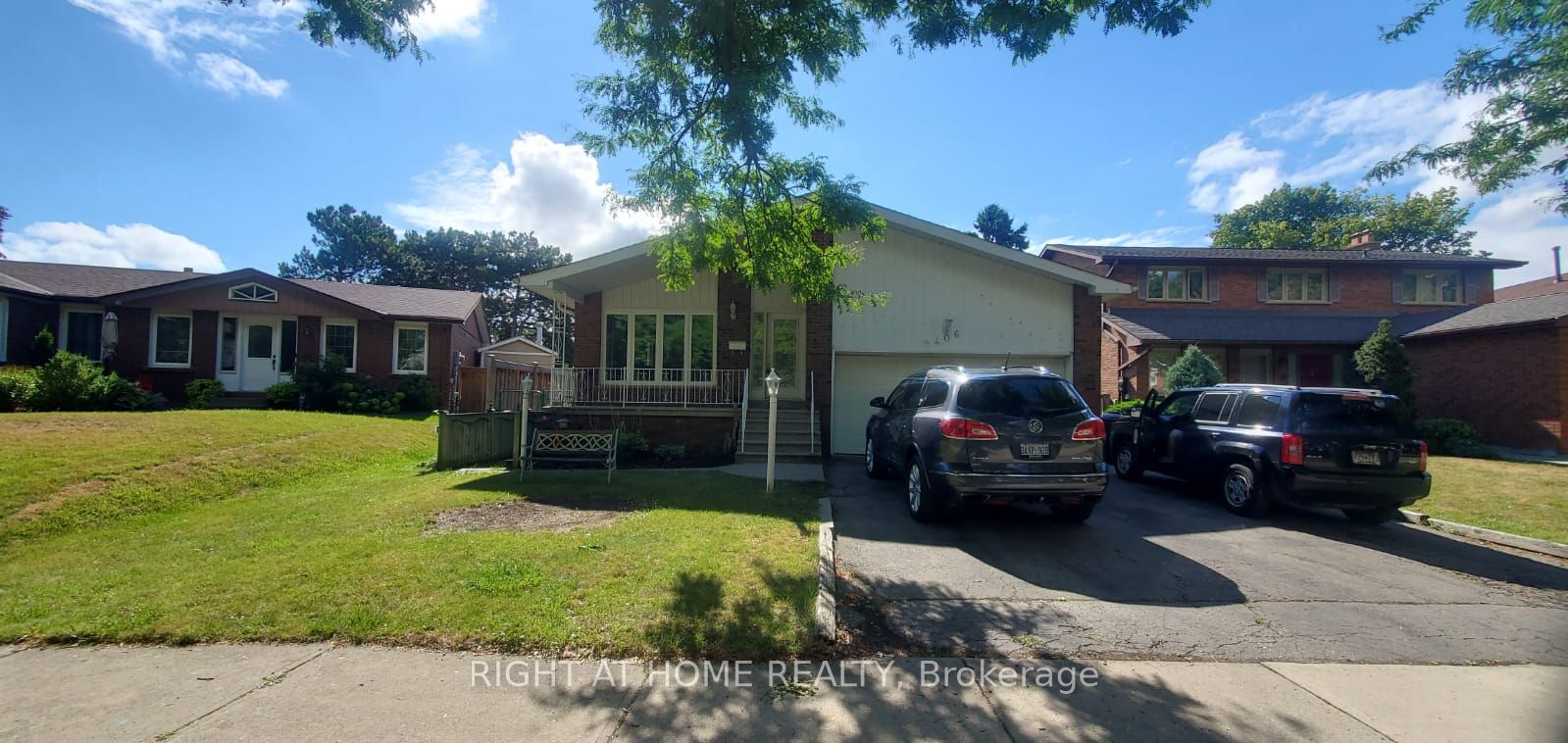 2406 Poplar Crescent, Mississauga, ON L5J 4H3