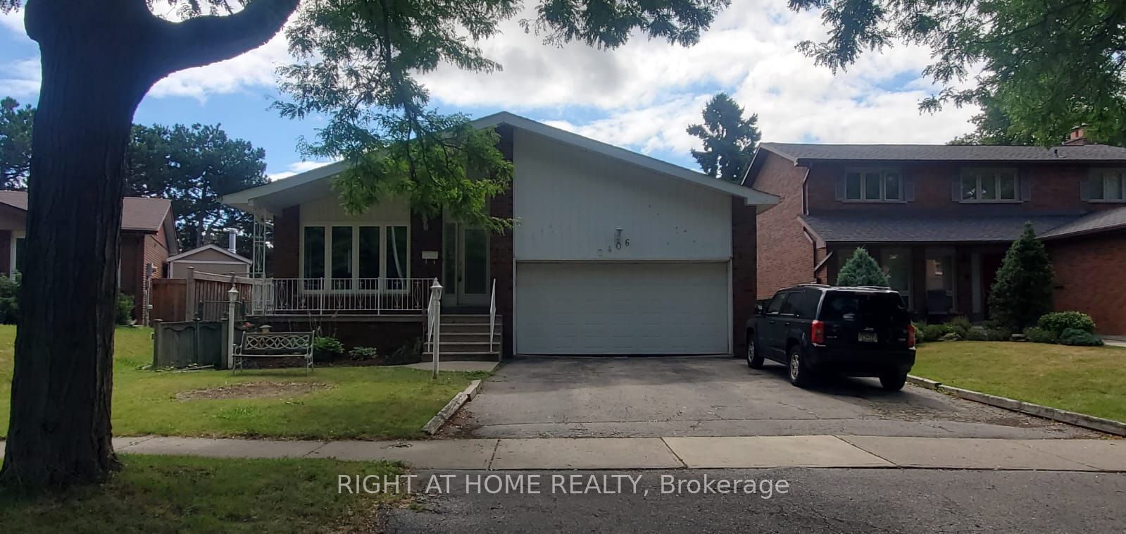 2406 Poplar Crescent, Mississauga, ON L5J 4H3 photo 2