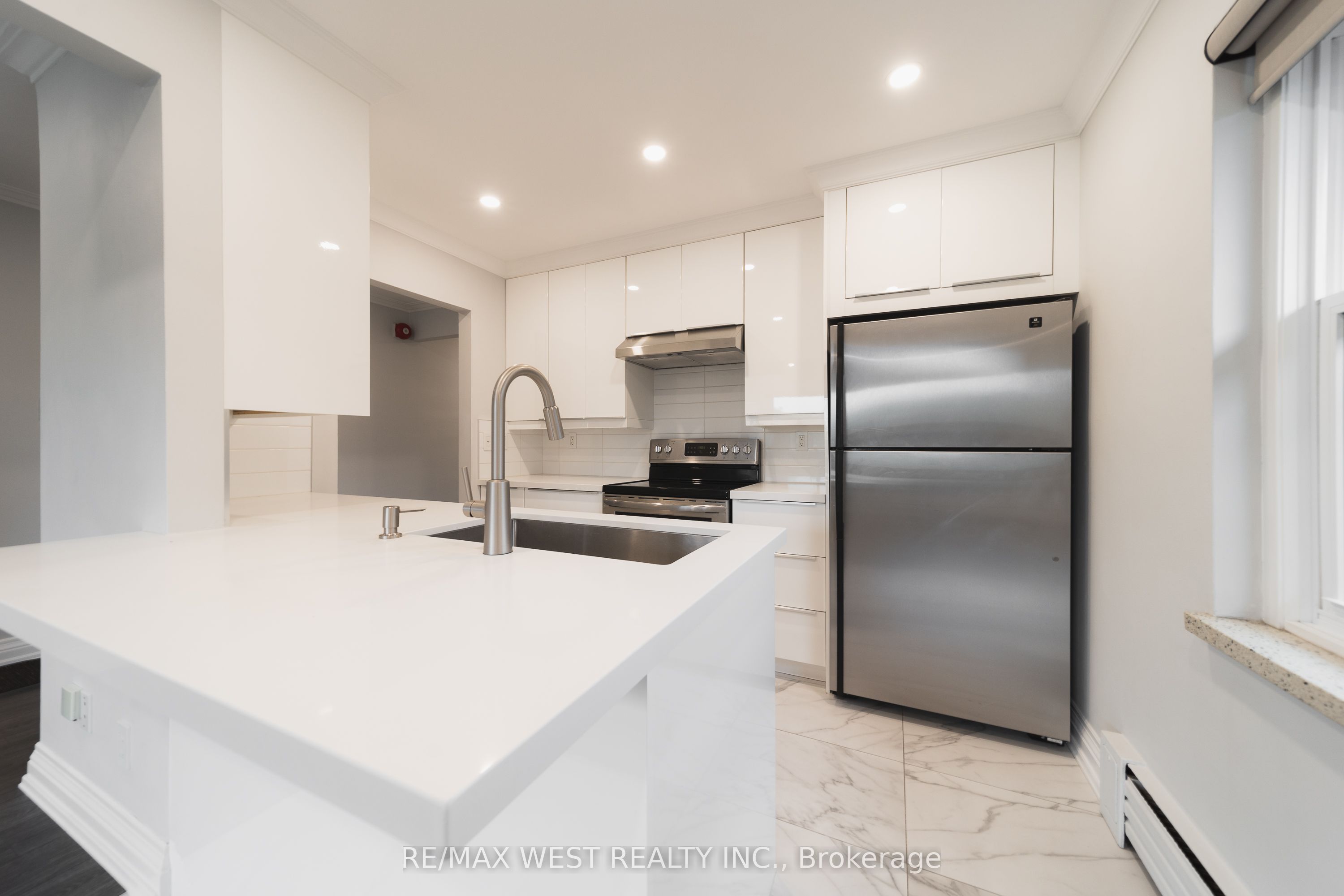 237 Melrose Street 7, Toronto, ON M8Y 1B8 photo 3