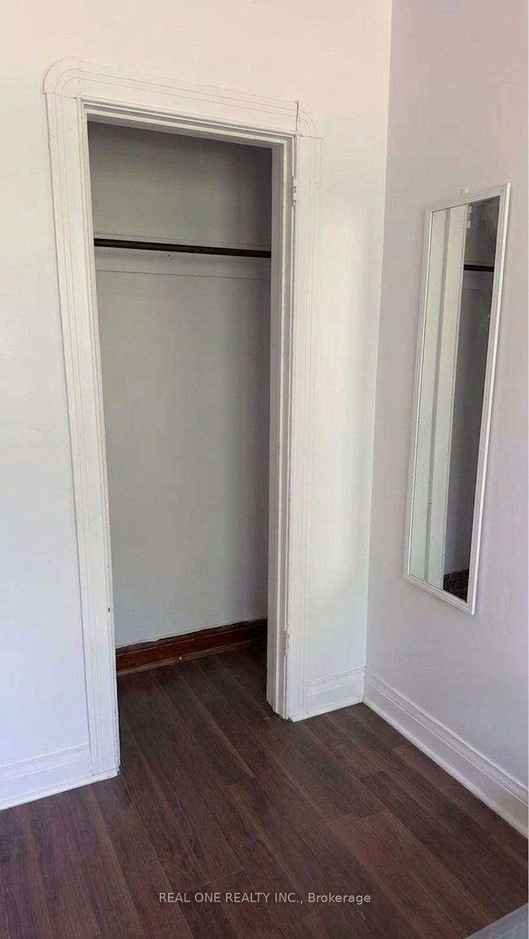 3287 Lake Shore Boulevard W Room1, Toronto, ON M8W 1M8 photo 2
