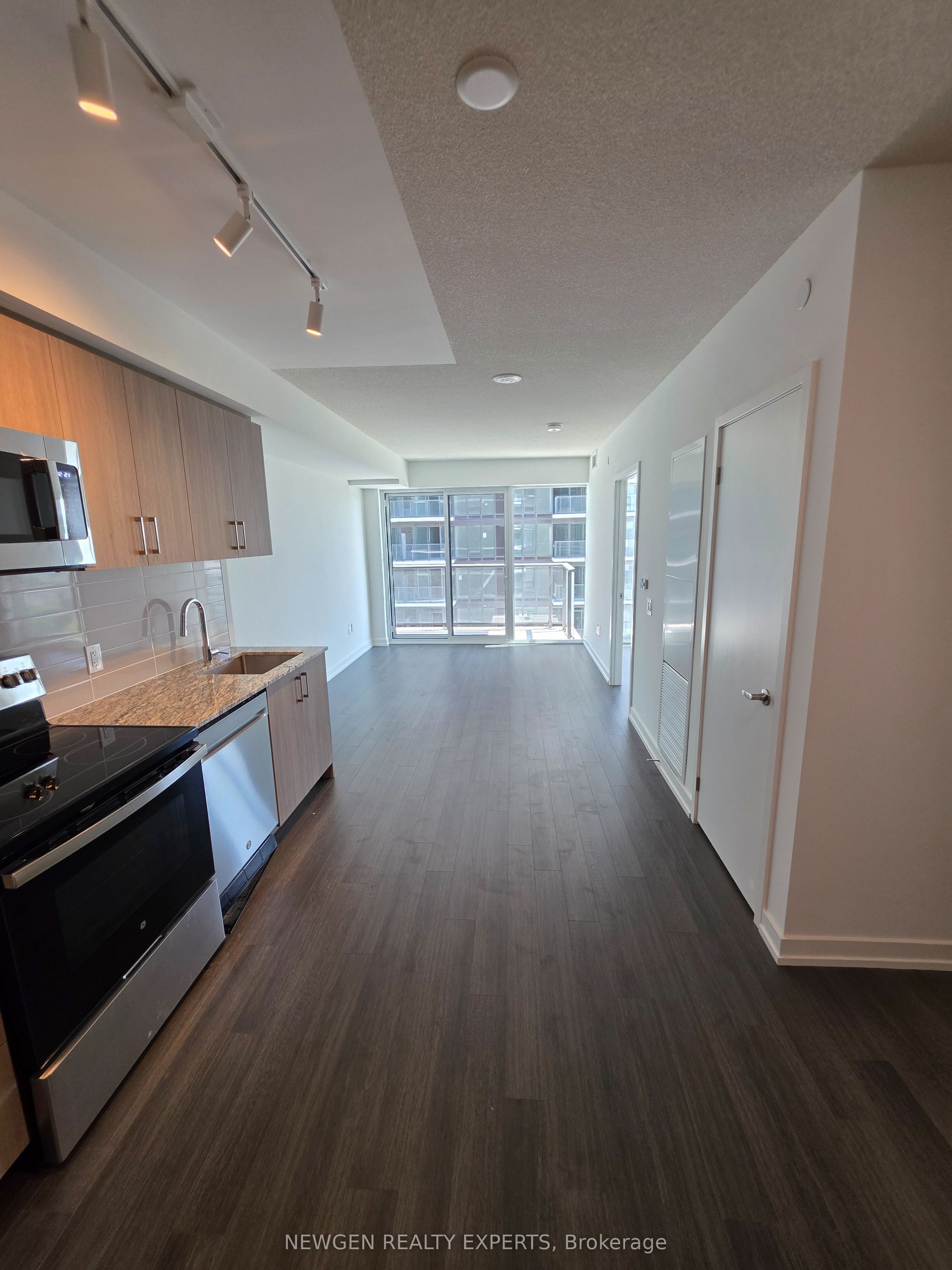 4010 Eglinton Avenue 1107, Toronto, ON M9A 0G5 photo 2